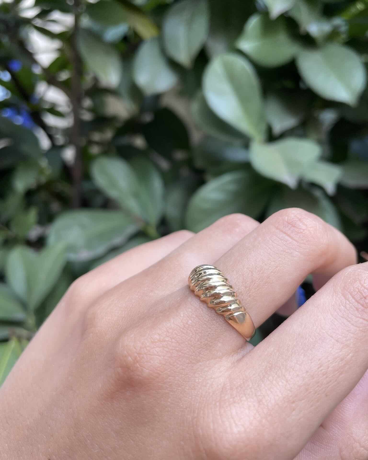 Bague Jonc Or jaune 18 carats "Ornellita" - Elliade Paris