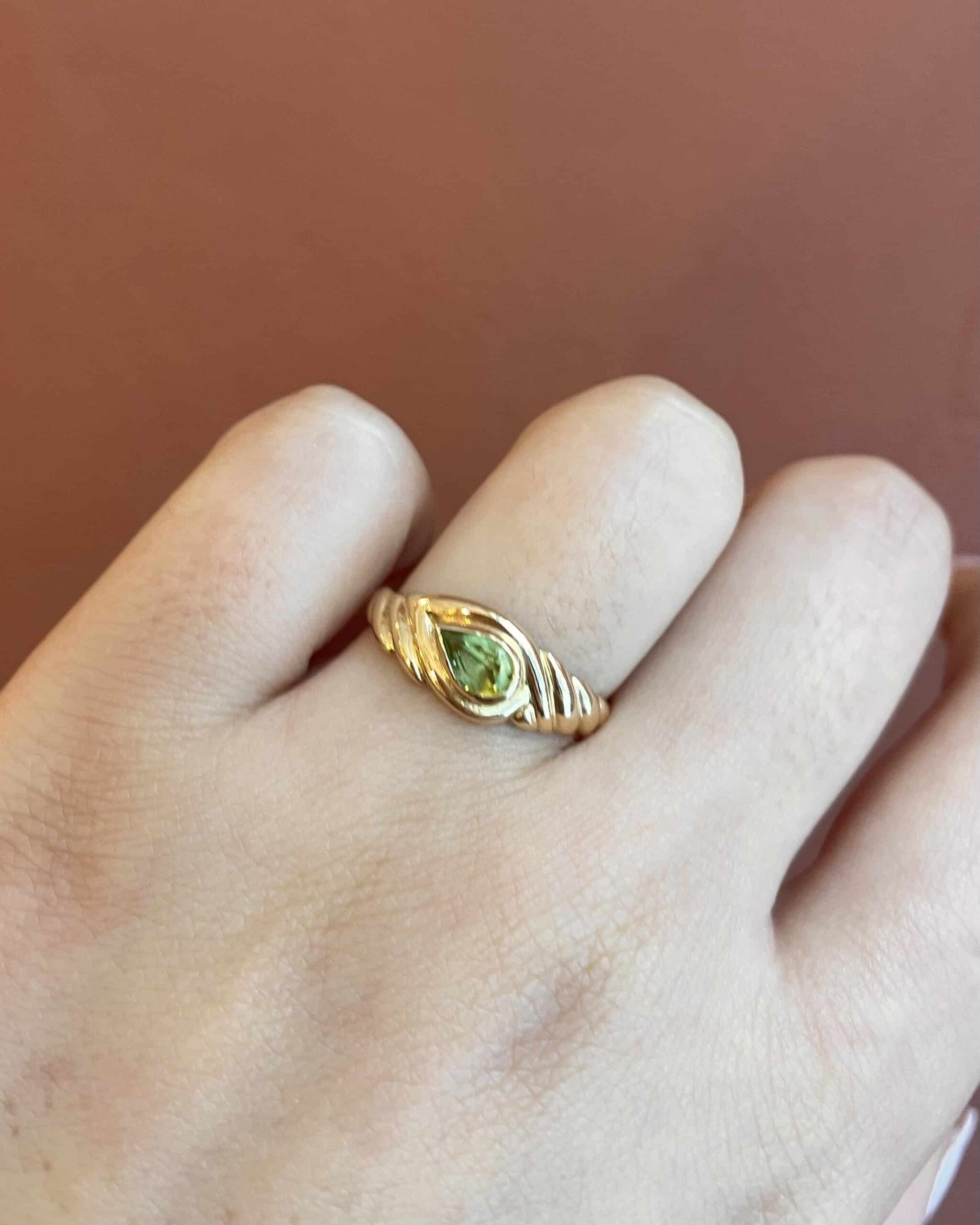 Peridot Solitaire Bangle Ring 0.40 carat "Cassiopeia"