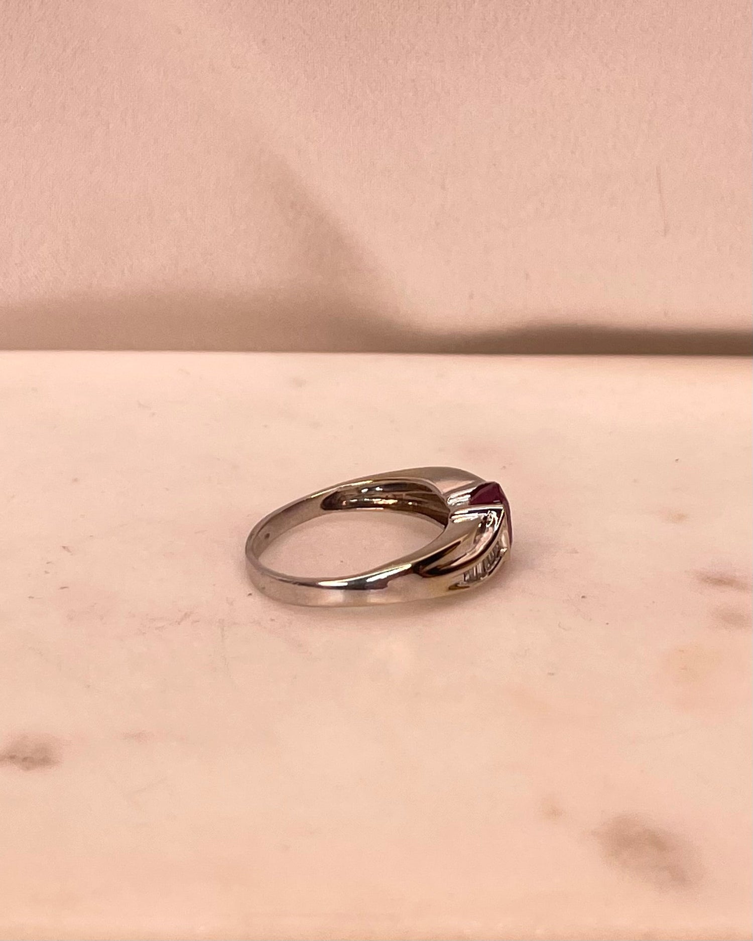 Bague Jonc Rubis 2 carats & 12 Diamants "Sao" - Elliade Paris
