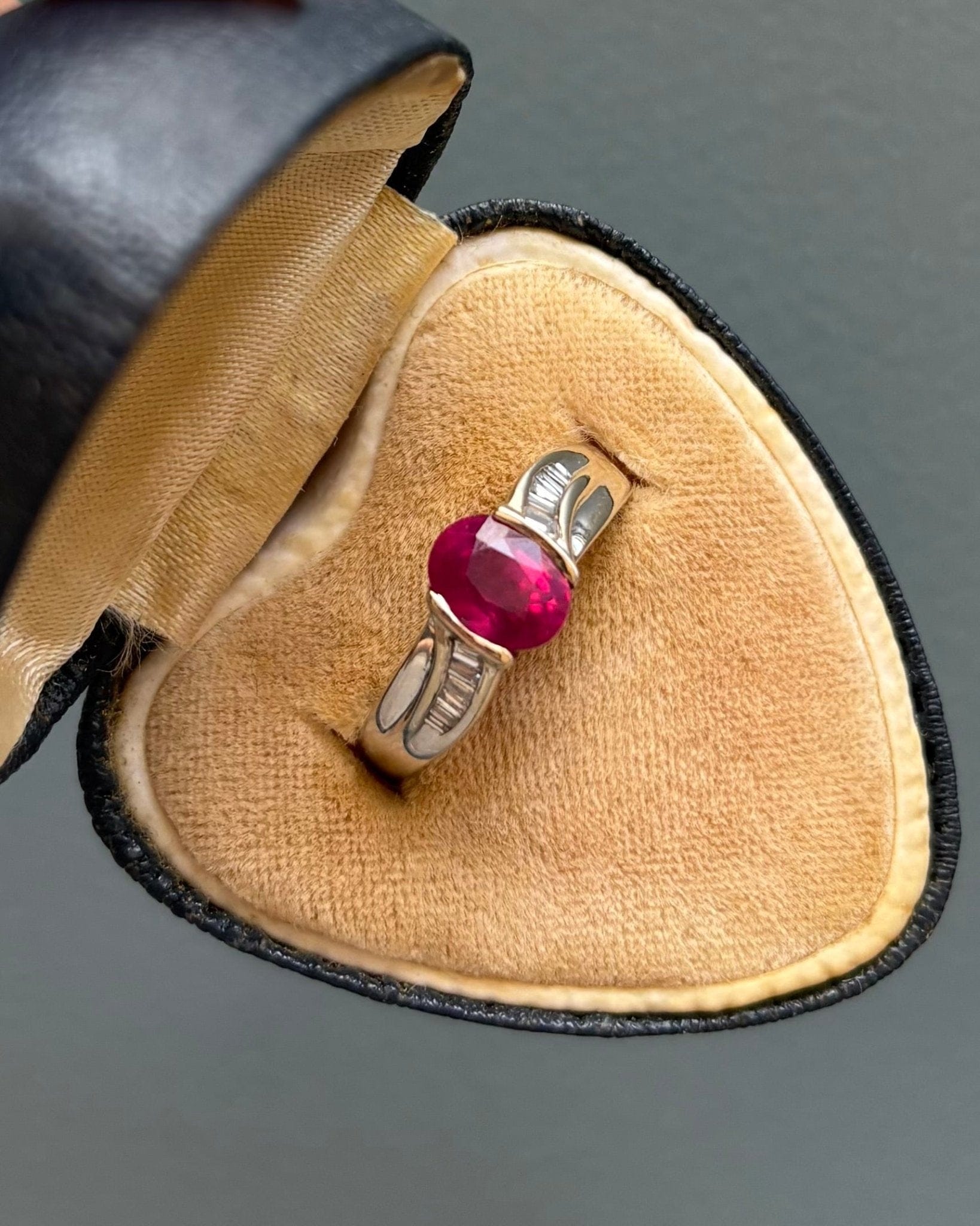 Bague Jonc Rubis 2 carats & 12 Diamants "Sao" - Elliade Paris