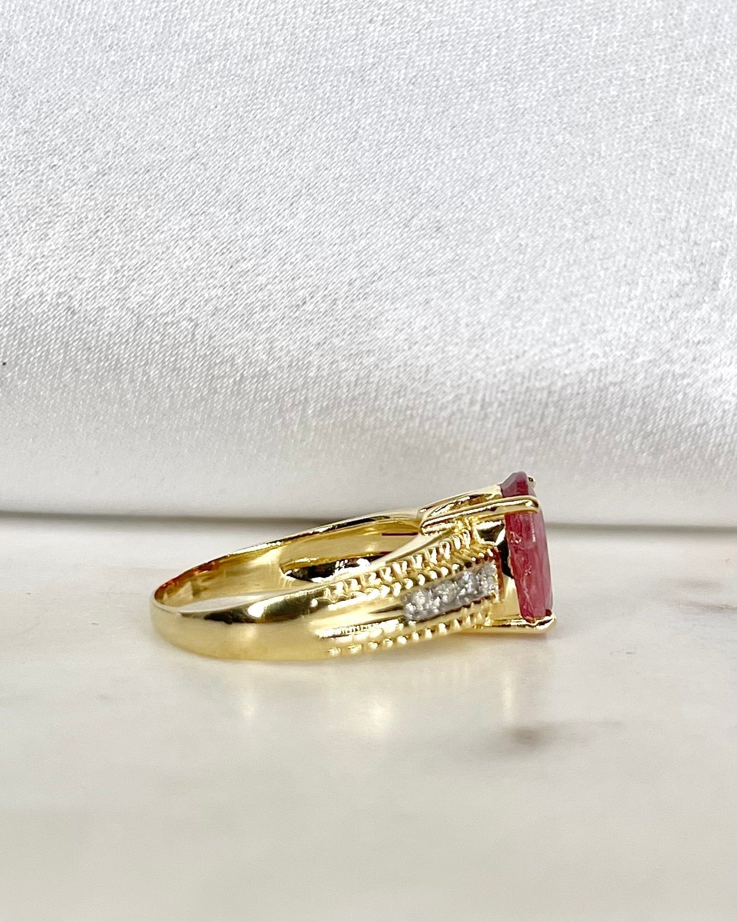 Bague Jonc Rubis 3.80 carats & Diamants "Alba" - Elliade Paris