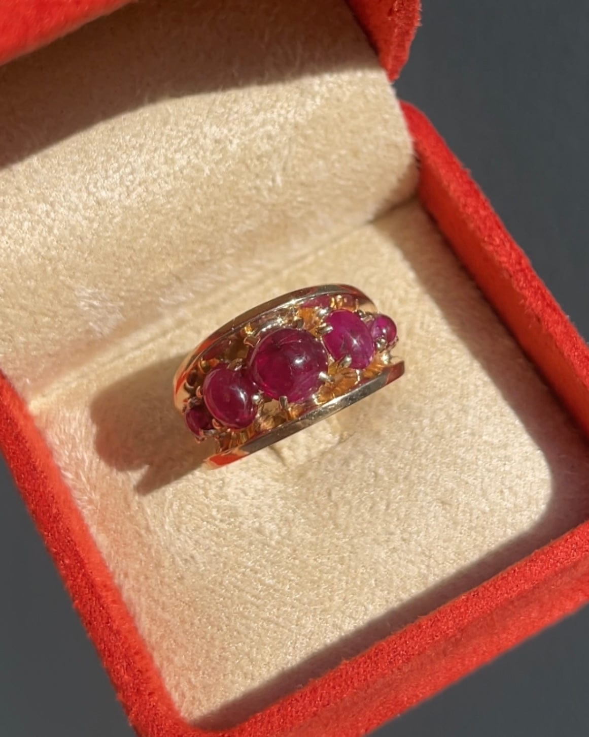 Bague Vintage Jonc Rubis Cabochon 5.20 carats "Irene"