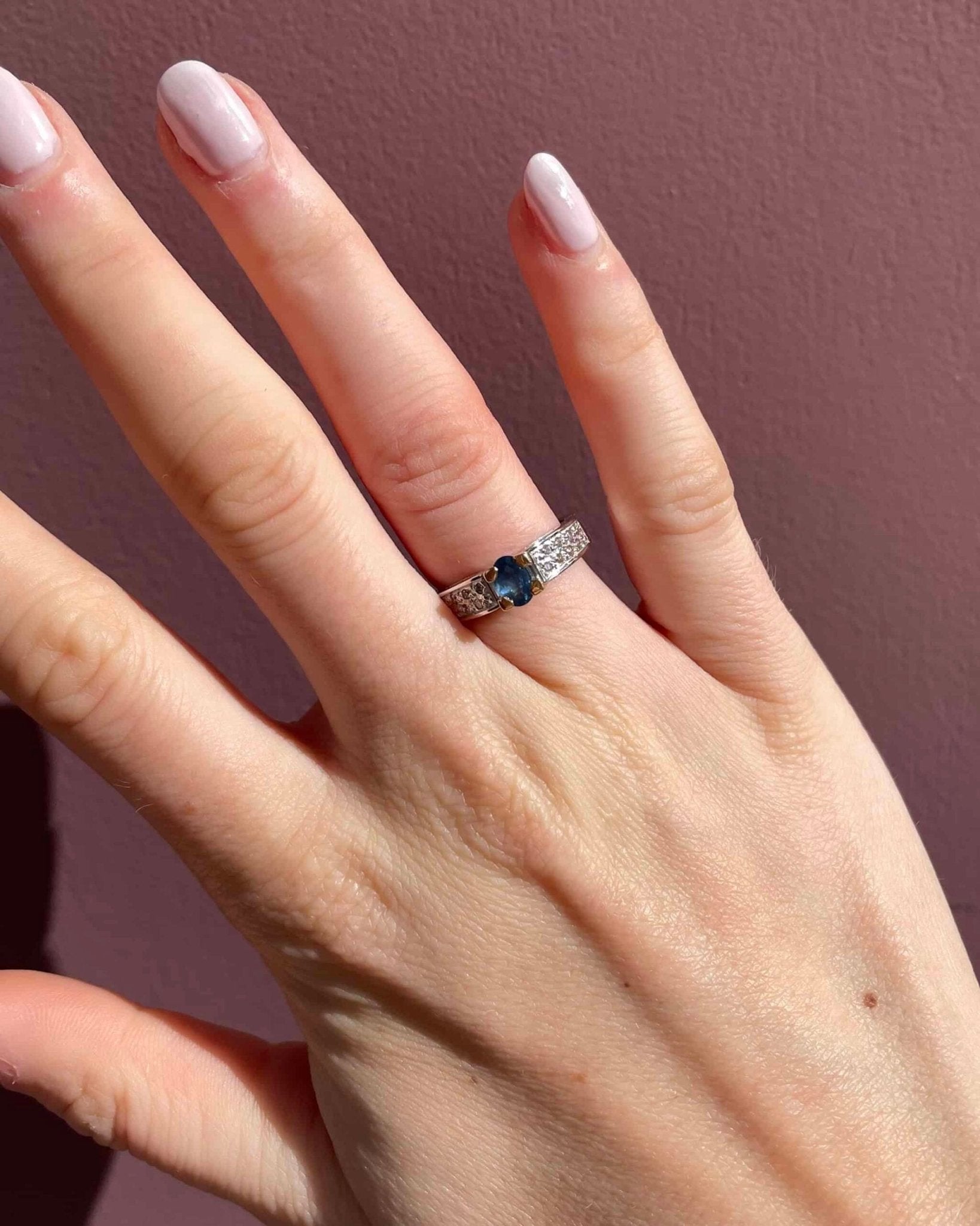 Bague Jonc Saphir 0.60 Carat & Diamants "Riley" - Elliade Paris