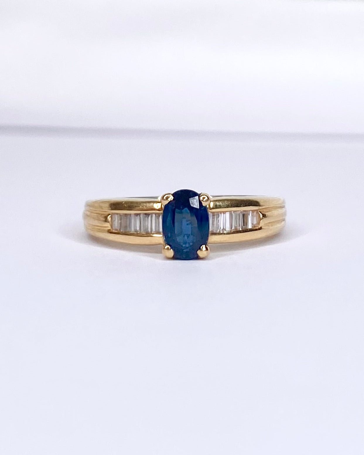 Bague Jonc Saphir 0.64 carat & Diamants "Clarisse" - Elliade Paris