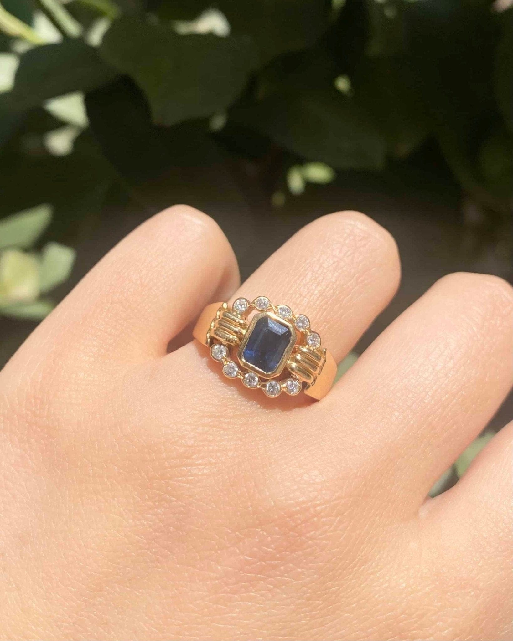 Bague Jonc Saphir 1.50 carat & 10 Diamants "Lindsay" - Elliade Paris