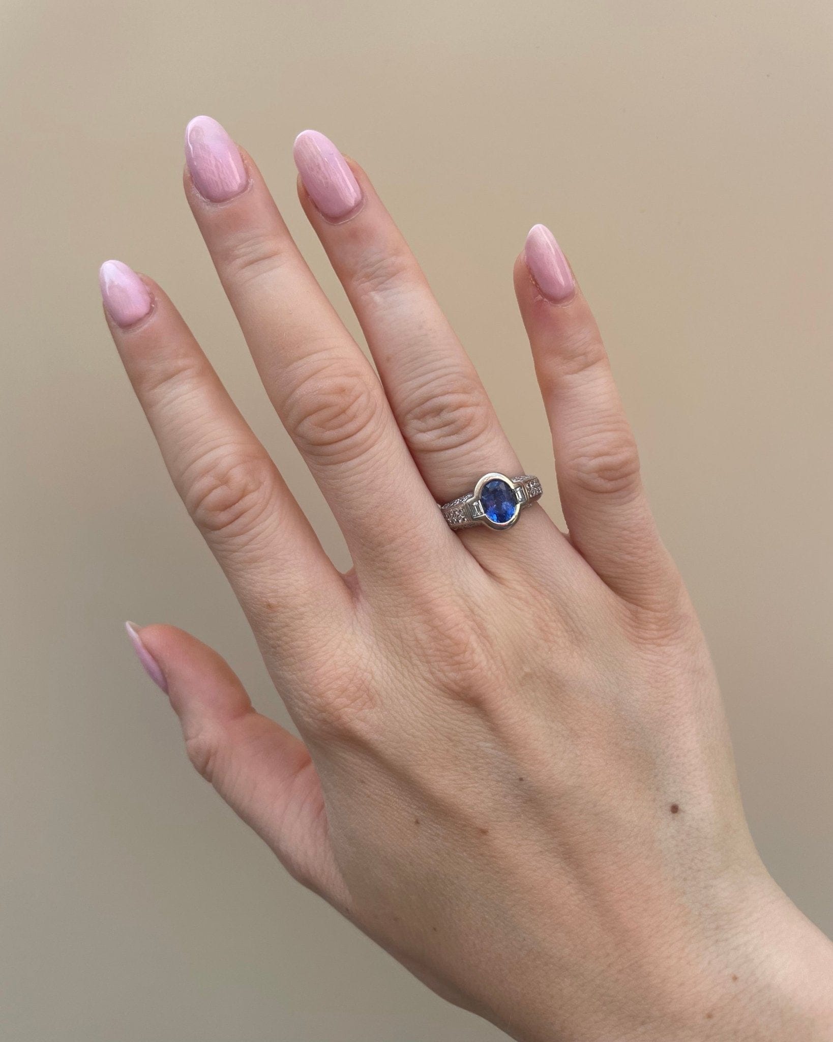 Bague Jonc Saphir 1.90 carat & 62 Diamants “Roxie” - Elliade Paris