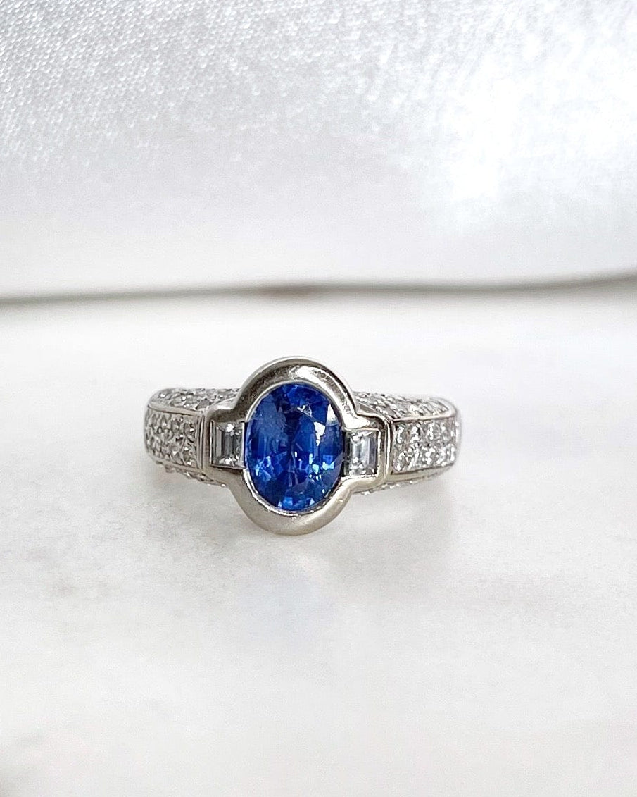 Bague Jonc Saphir 1.90 carat & 62 Diamants “Roxie” - Elliade Paris