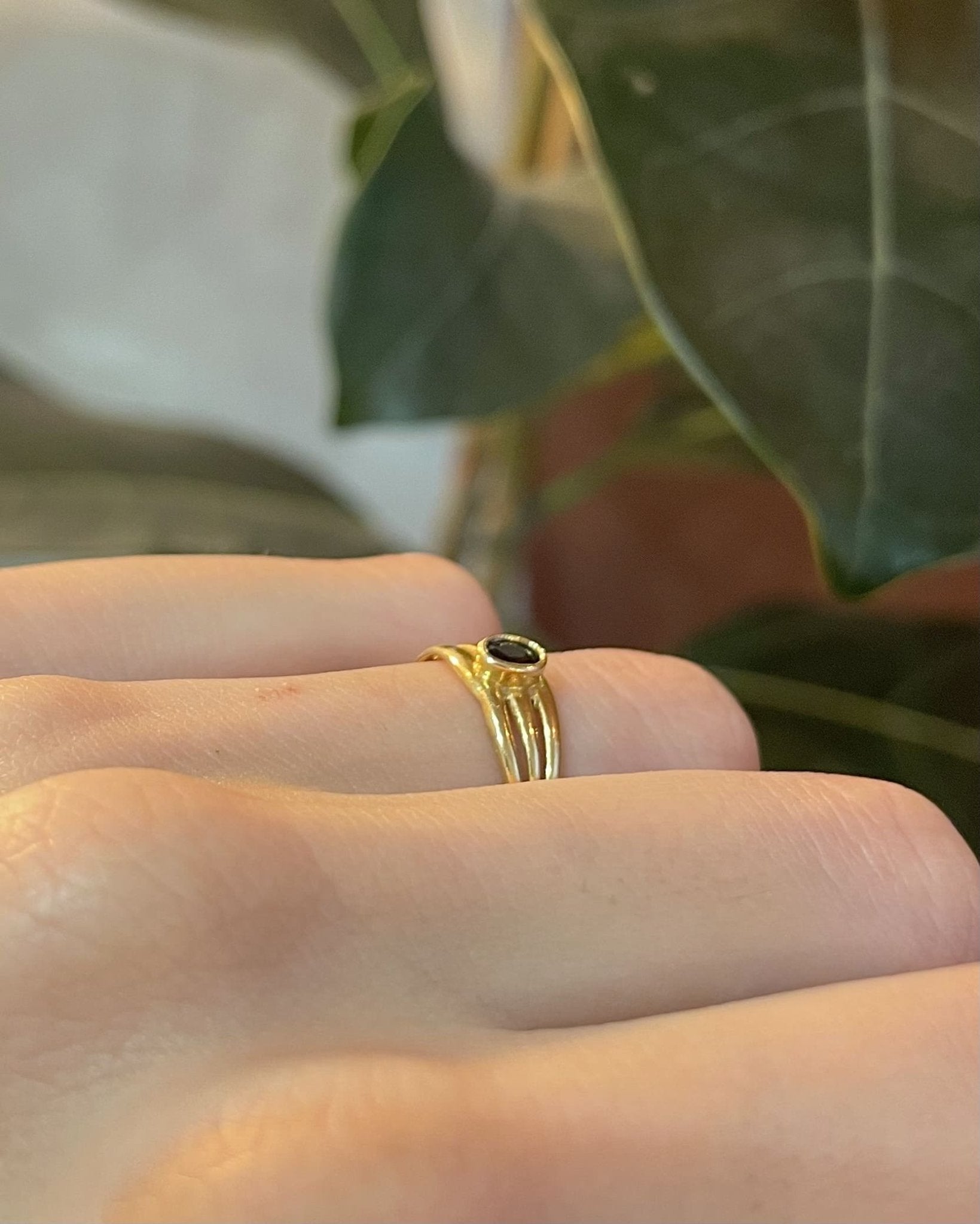 Bague Jonc Saphir "Annaluisa" - Elliade Paris