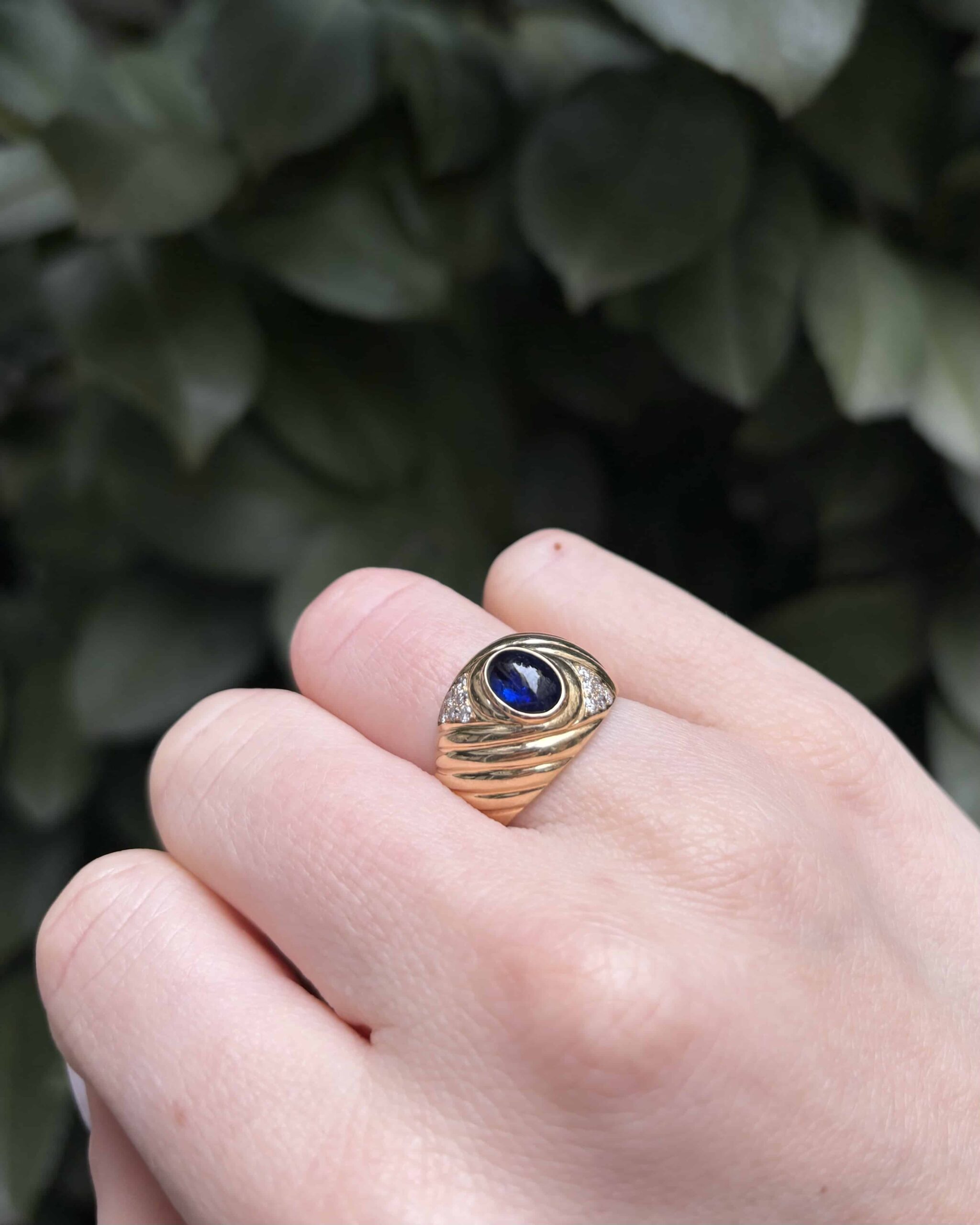 Bague Jonc Saphir 1.70 carat & douze Diamants "Mina"