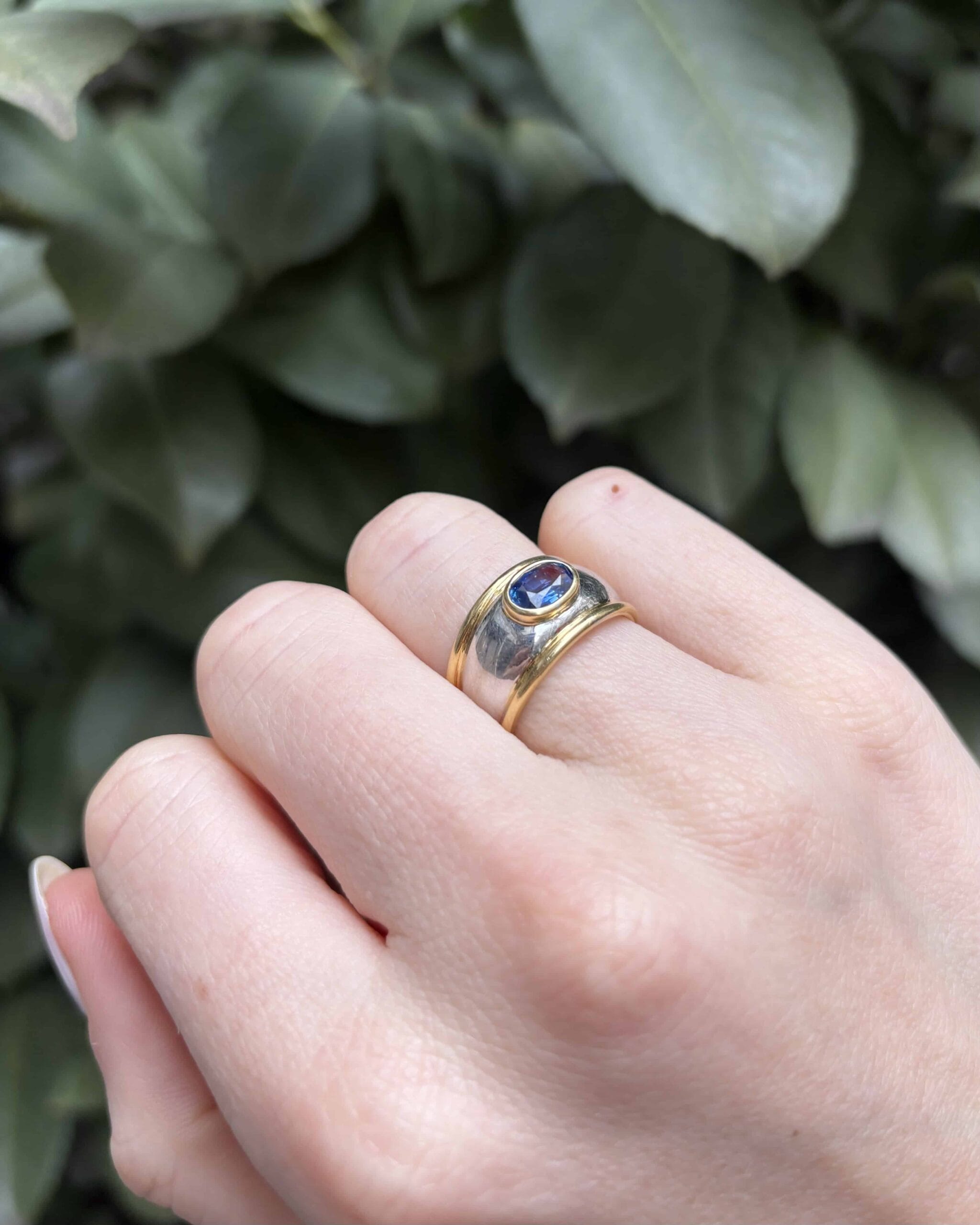 Bague Jonc Saphir 0.90 carat & Diamants "Romy" - Elliade Paris
