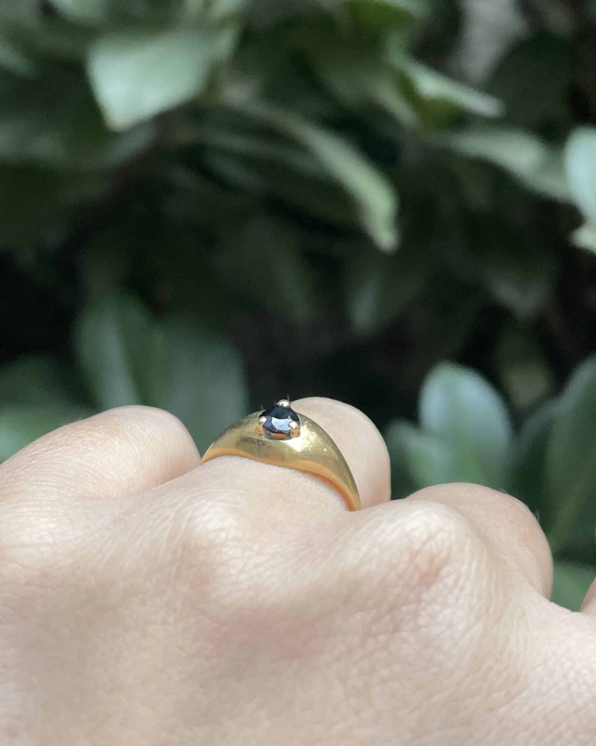 Bague Vintage Jonc Saphir Goutte "Mallomé" - Elliade Paris