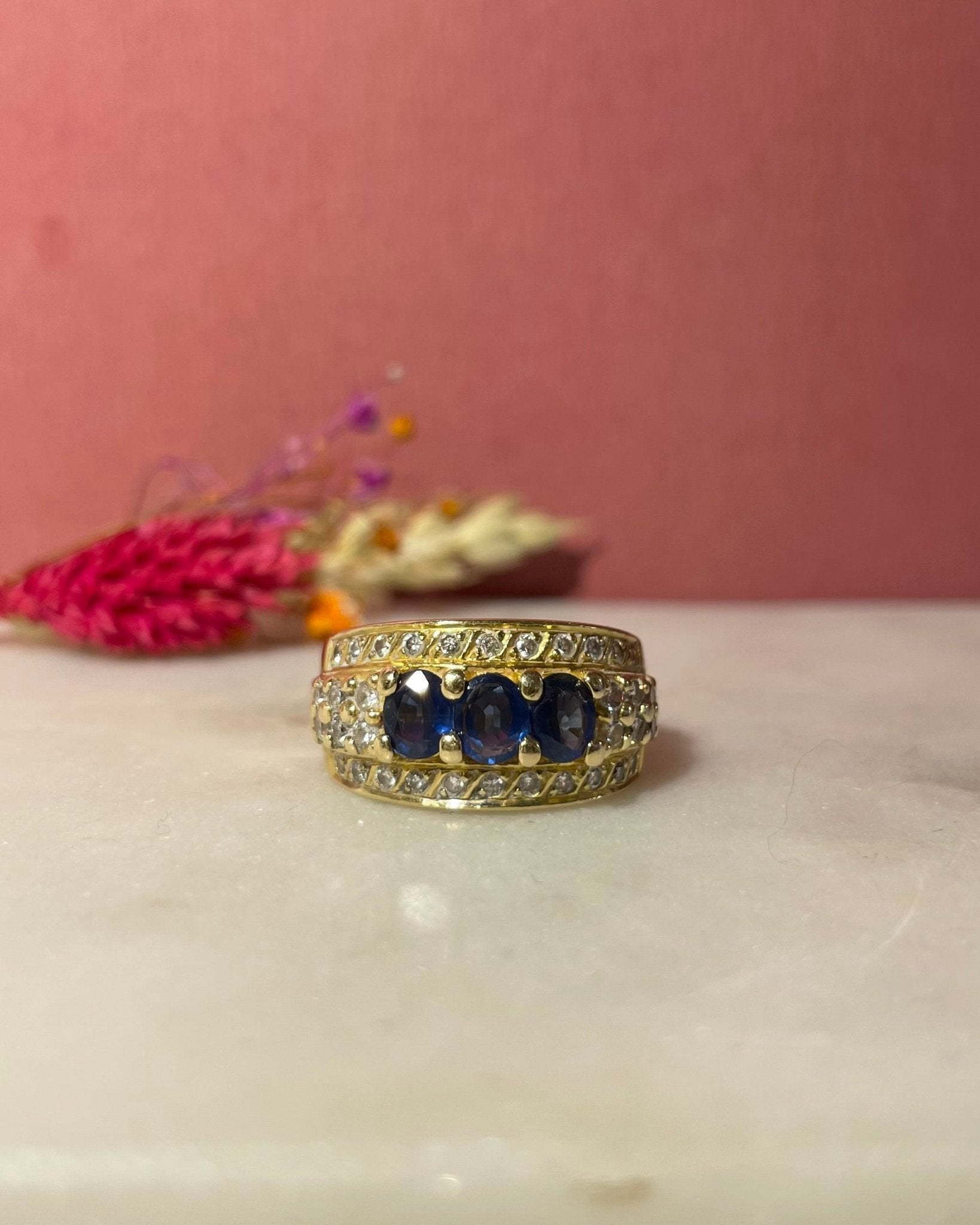 Bague Jonc saphirs 1.20 carat & 34 Diamants "Brune" - Elliade Paris