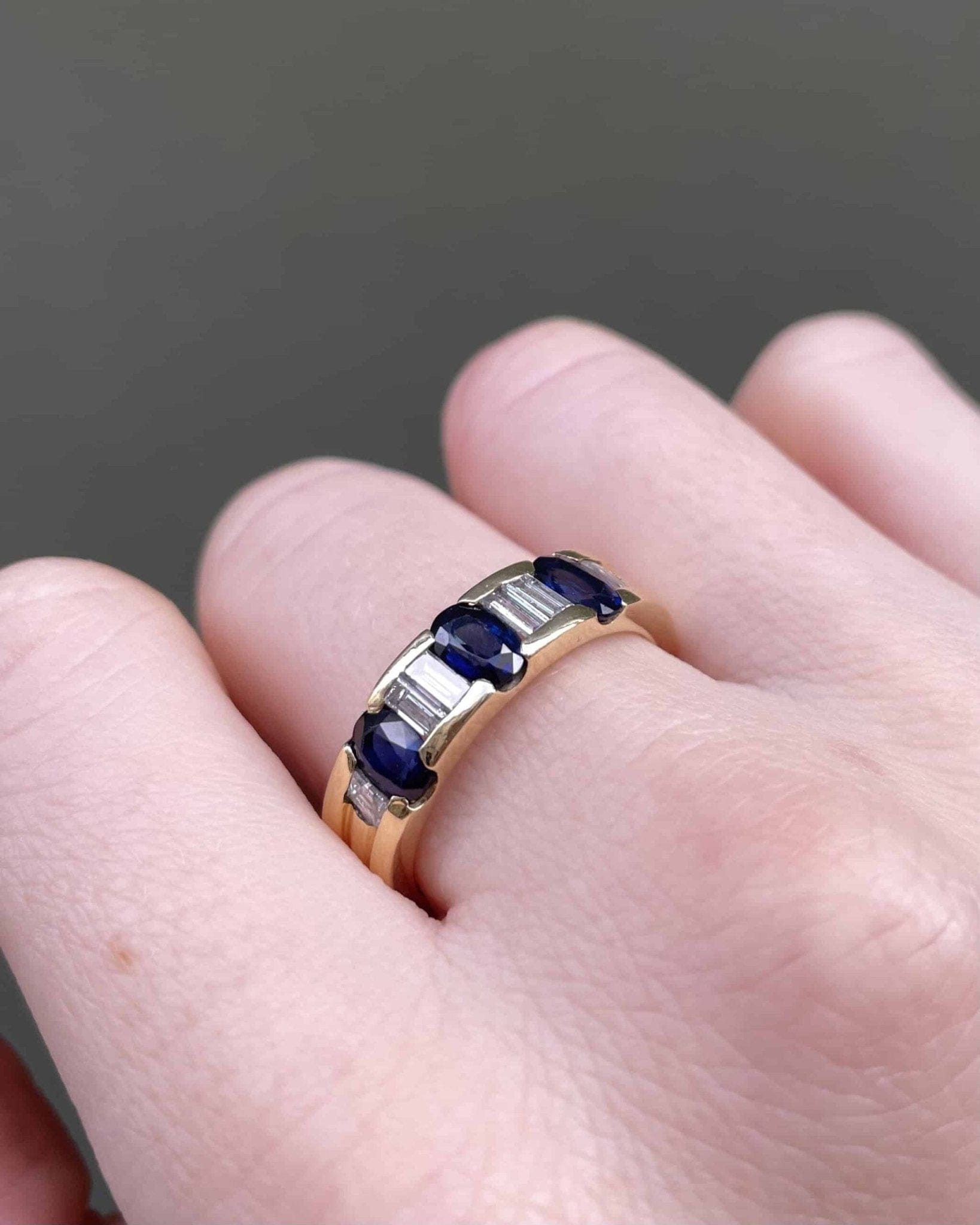 Bague Jonc Saphirs 1.80 carat, Diamants & Or 10.31 g "Bertille" - Elliade Paris