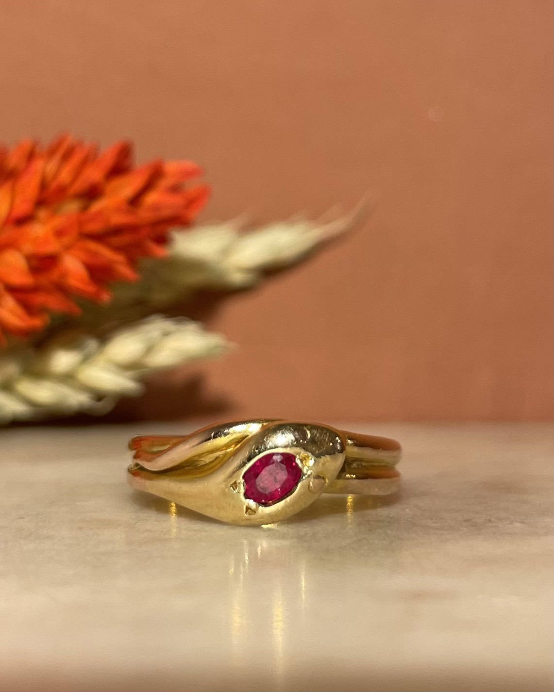 Bague Jonc Serpent Rubis "Lou - Ange" - Elliade Paris