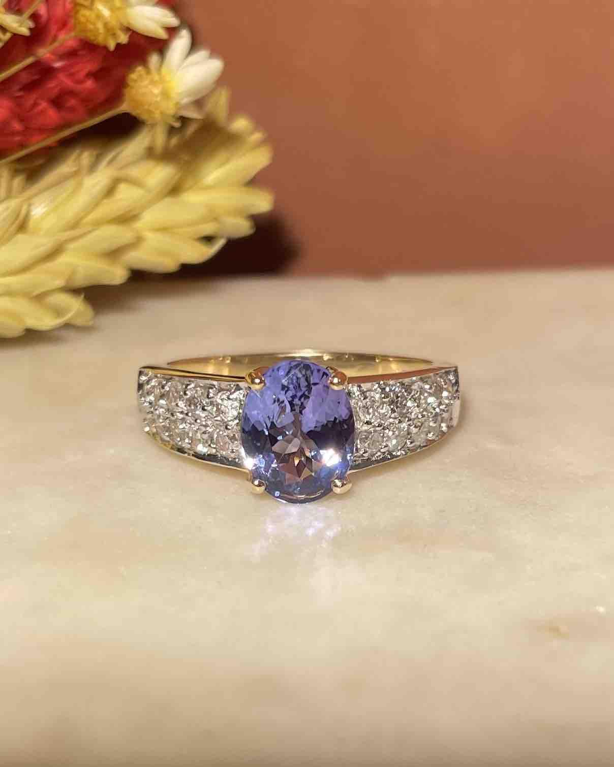 Bague Jonc Tanzanite 2.15 Carats & 20 Diamants "Evangeline" - Elliade Paris