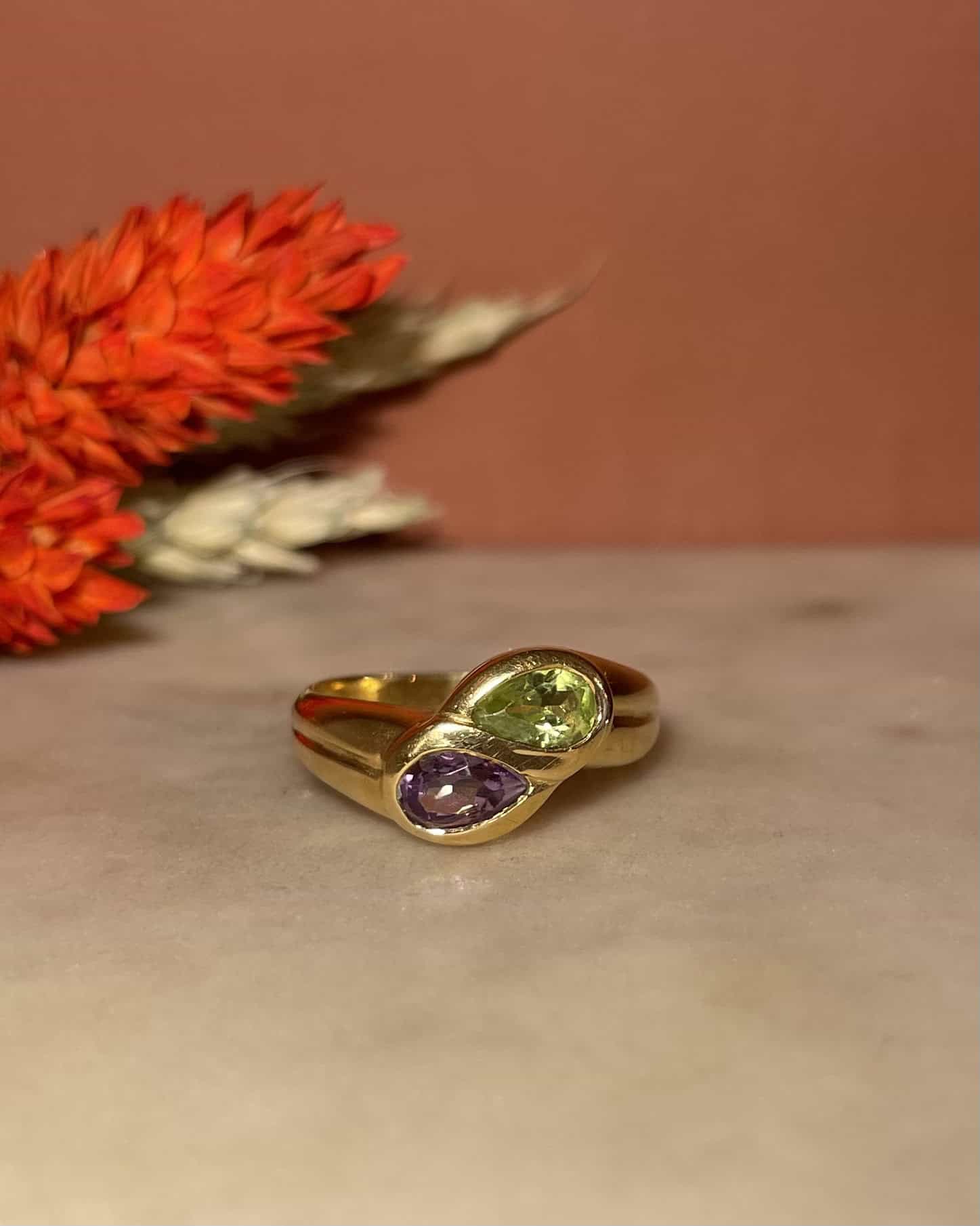 Bague Jonc Toi & Moi Peridot & Amethyste "Violette" - Elliade Paris