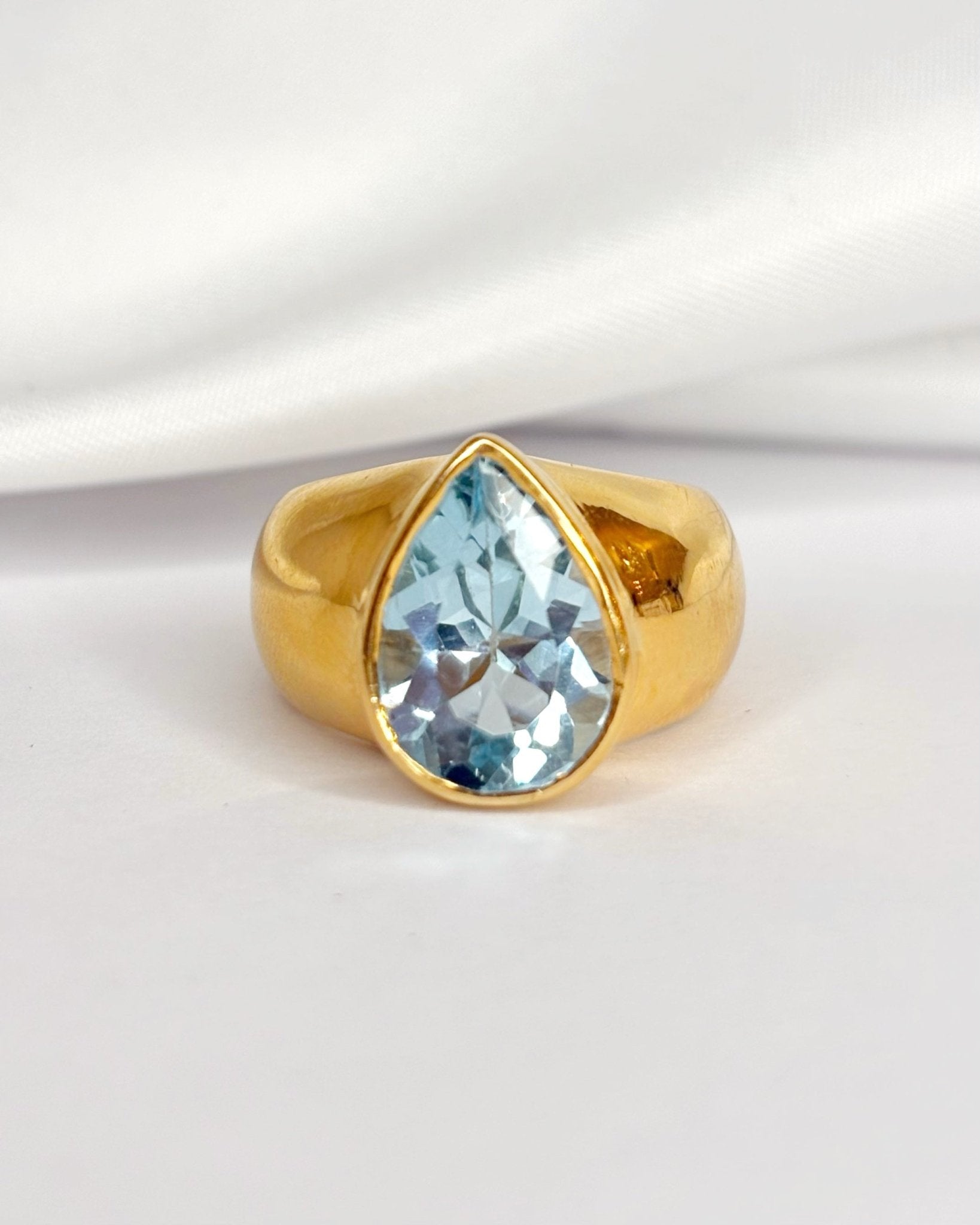 Bague Jonc Topaze 6.12 carats & Or Jaune 6,57g "Syma" - Elliade Paris