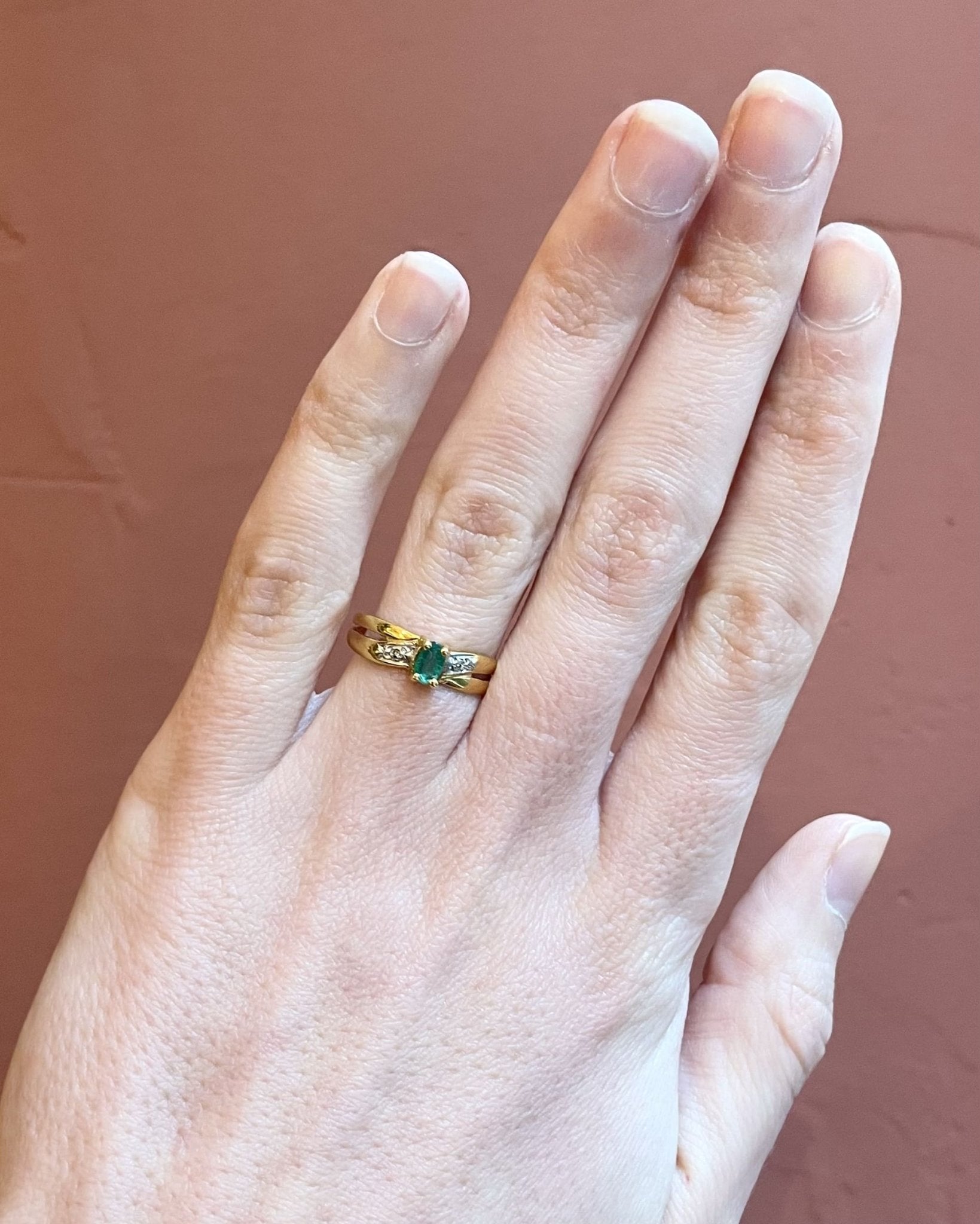 Bague Jonc Torsadée Emeraude et Diamants "Lula" - Elliade Paris