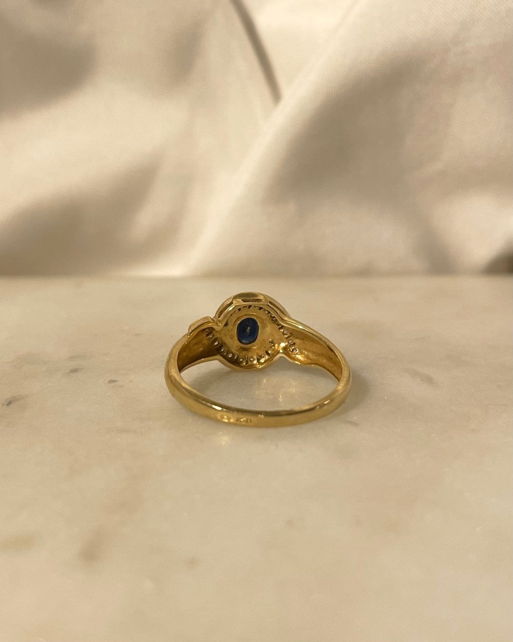 Bague Jonc Tourbillion Saphir 0.42 carat & Diamants "Emelie" - Elliade Paris