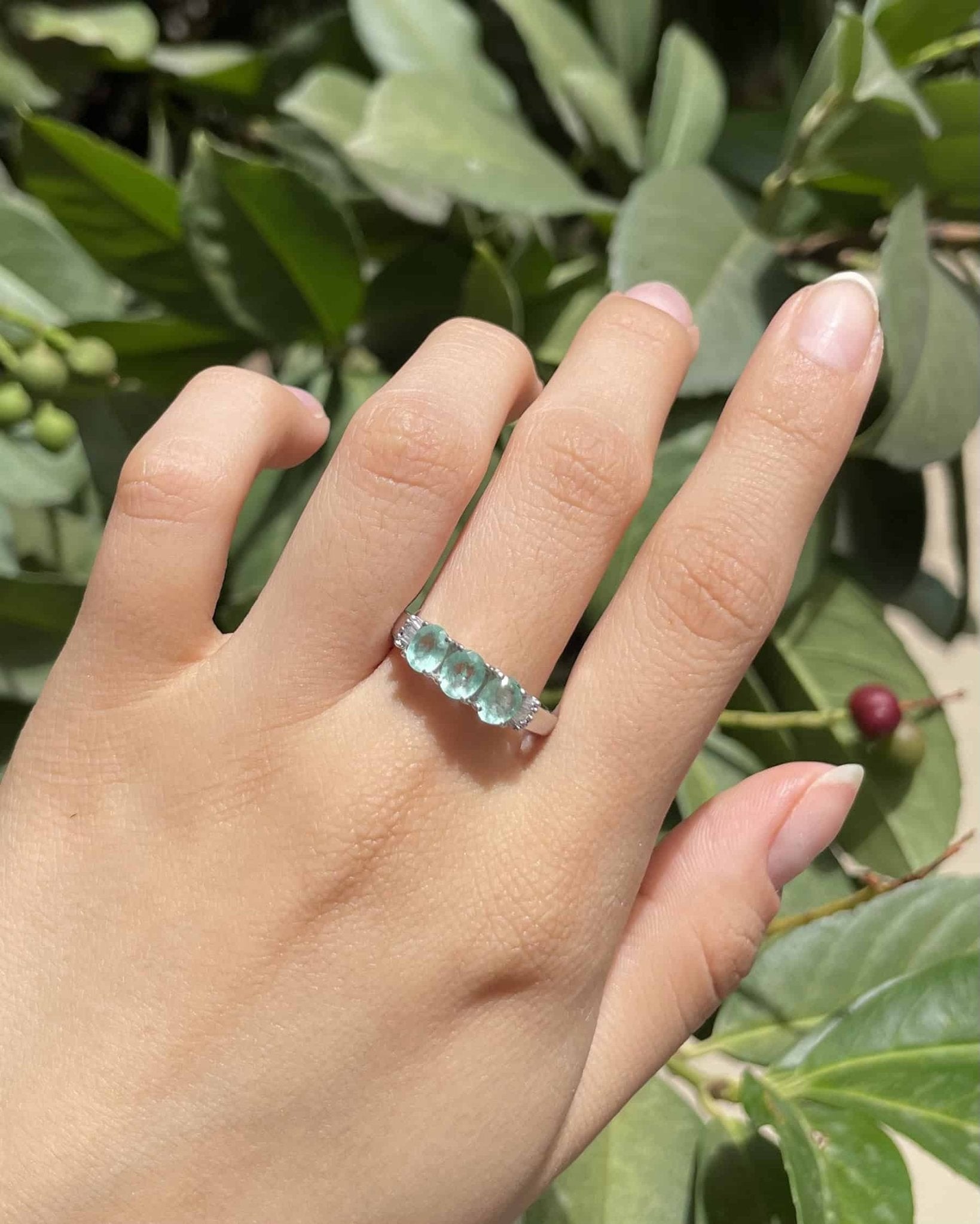 Bague Jonc Trilogie Émeraudes & Diamants "Maé" - Elliade Paris
