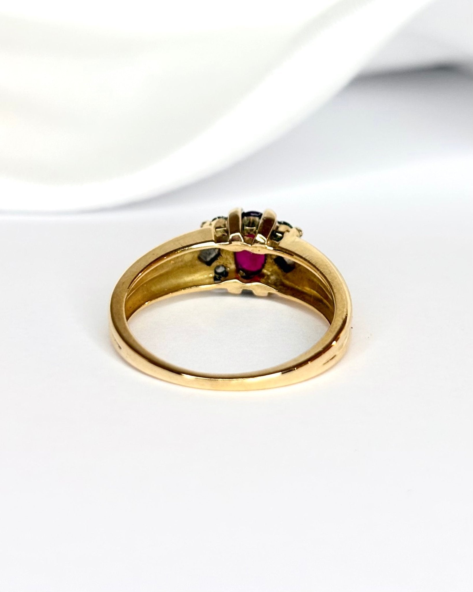 Bague Jonc Trilogie Rubis 0.50 carat & Diamants "Maya" - Elliade Paris