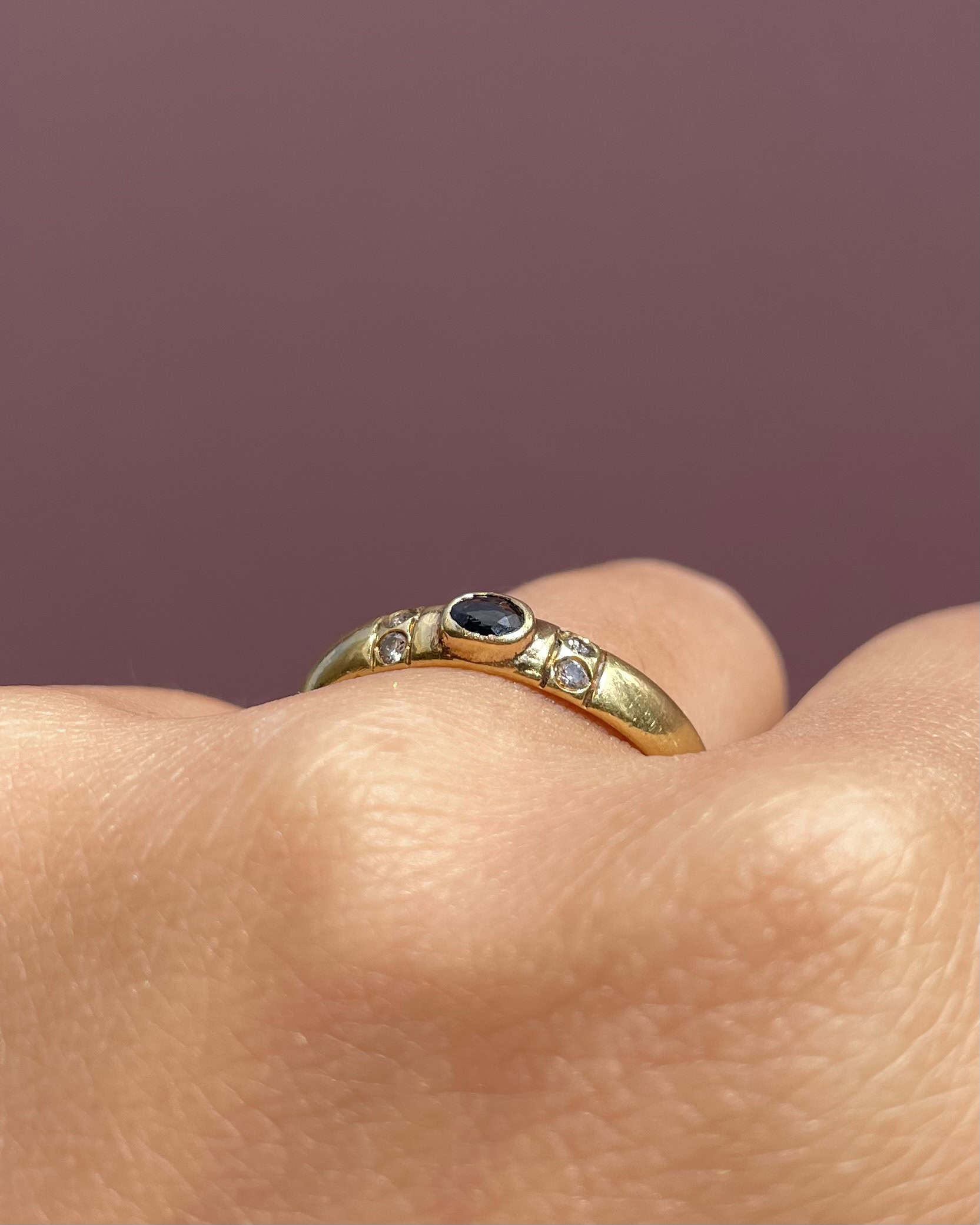 Anillo brazalete de zafiro y diamantes "Stella"