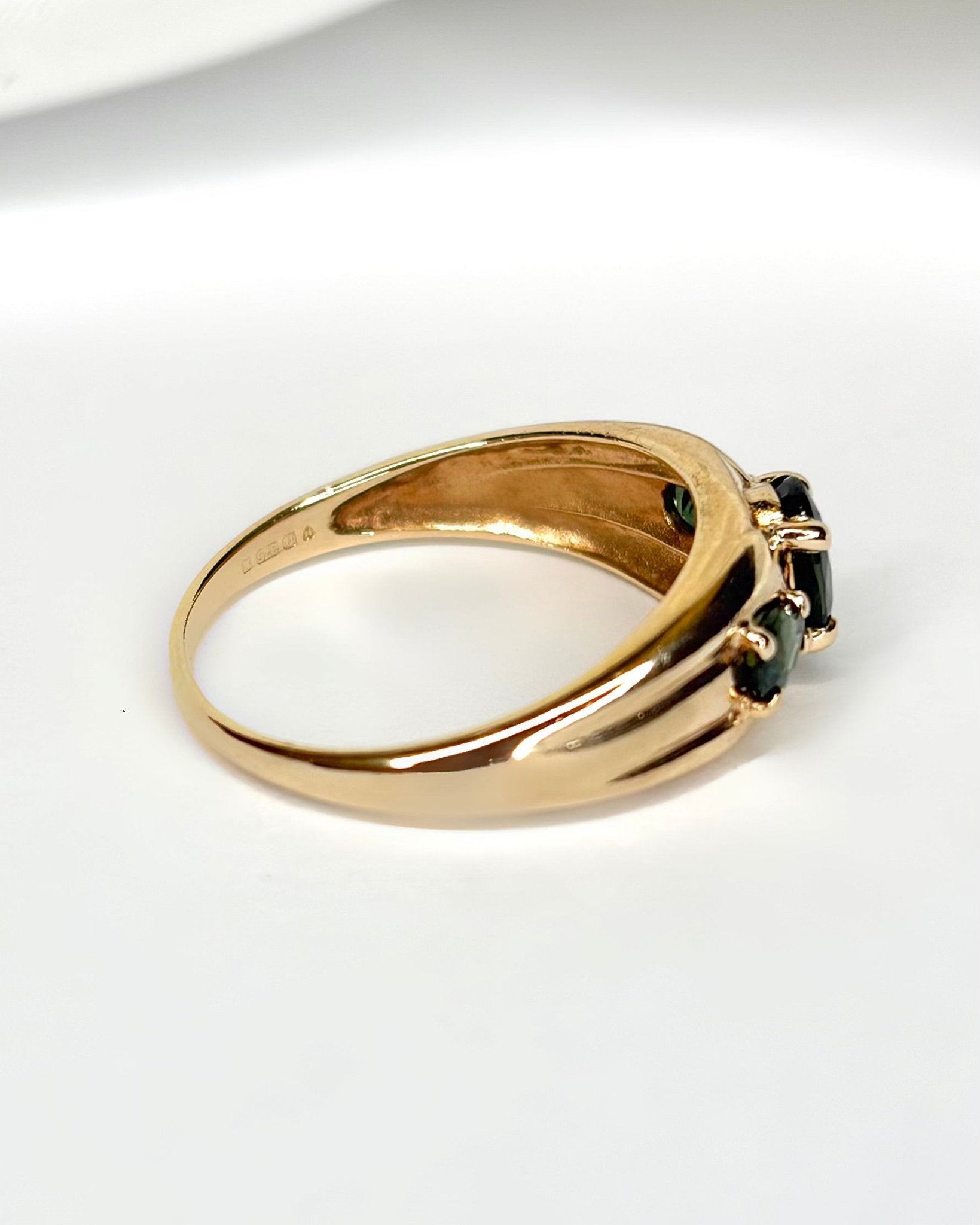 Bague Jonc Trilogie Saphirs Verts 0.99 carat "Zina" - Elliade Paris