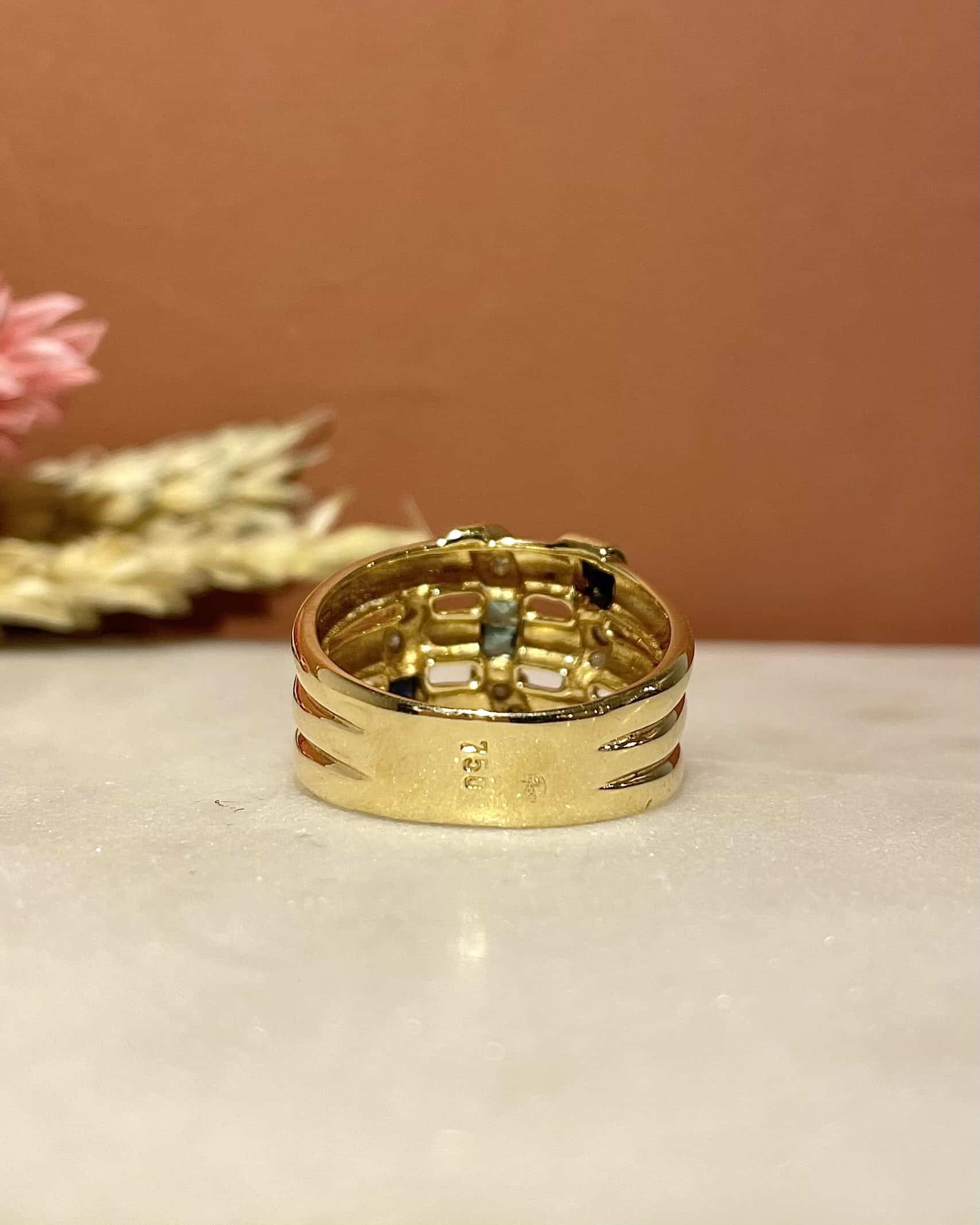 Bague Jonc Saphirs, Émeraudes & Diamants "Lucilia"