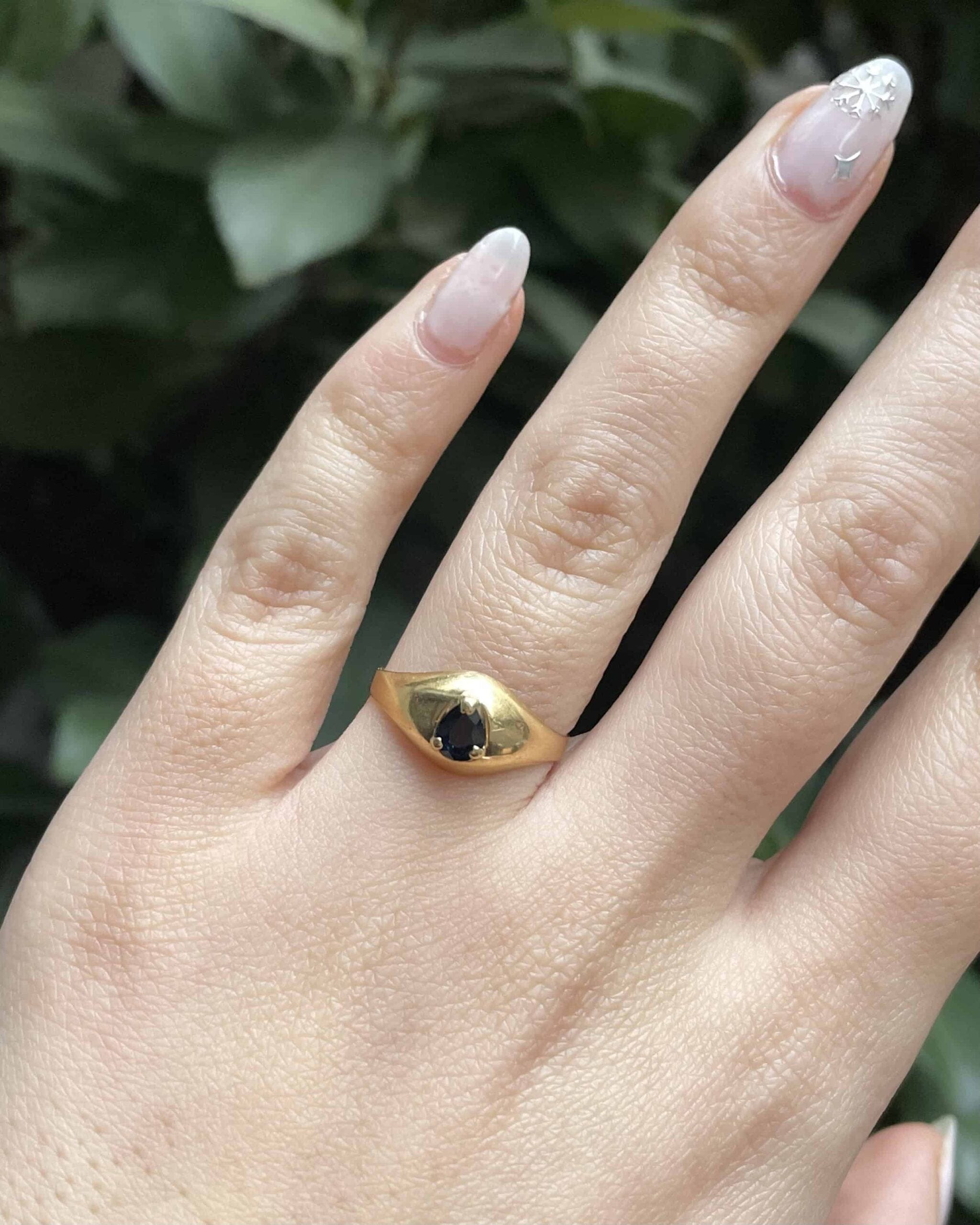 Bague Vintage Jonc Saphir Goutte "Mallomé" - Elliade Paris