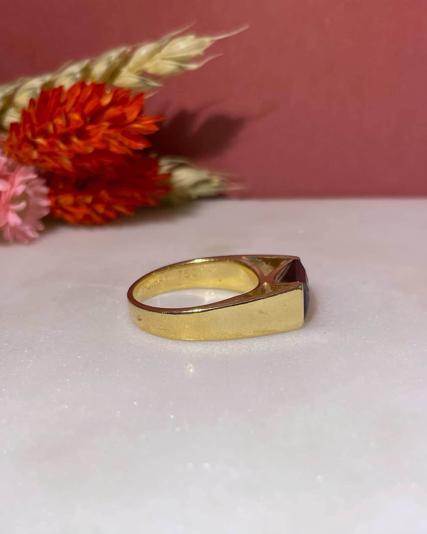 Bague Chevalière Grenat Arche signée Poiray 2.40 carats