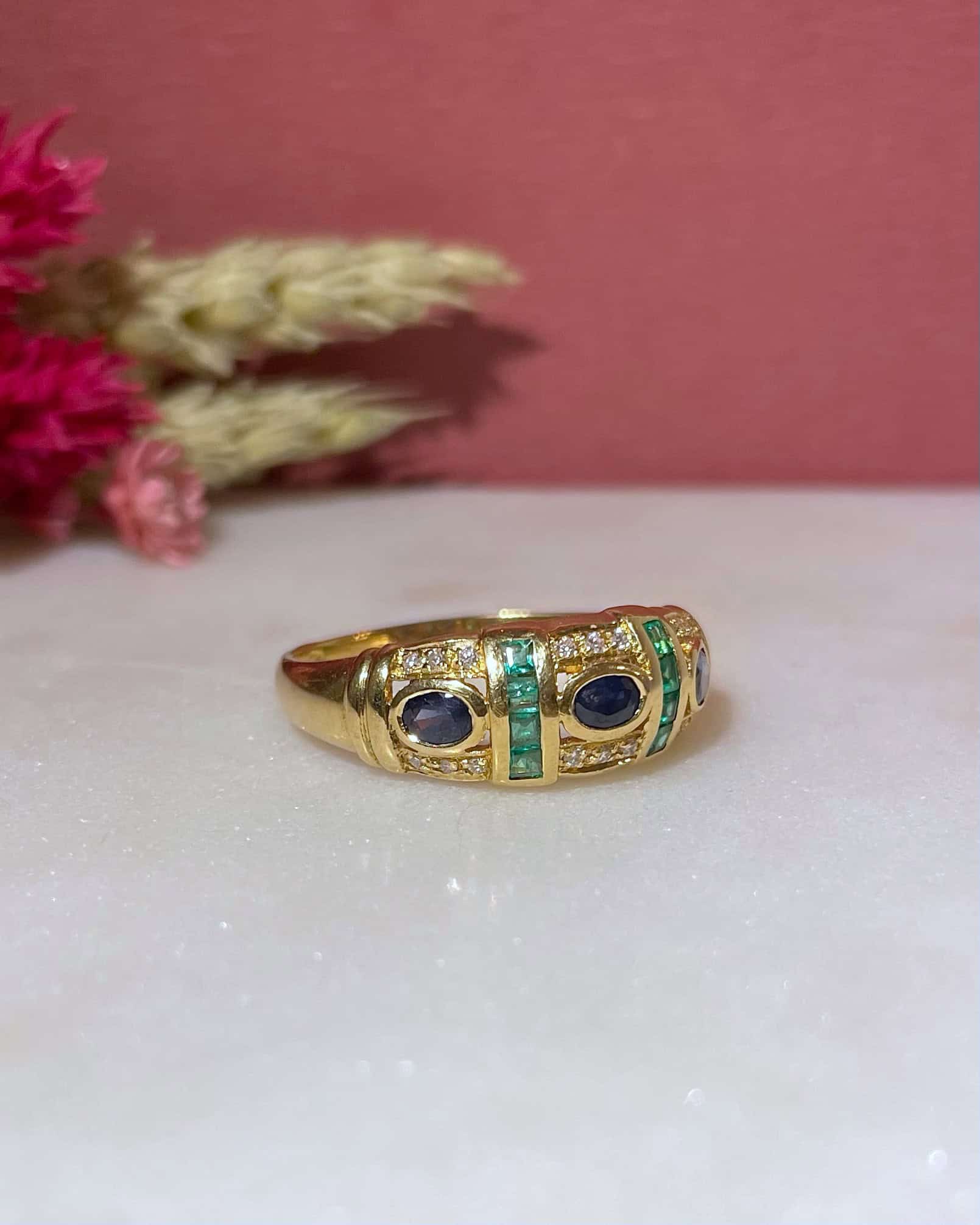 Bague Jonc Saphirs, Émeraudes & Diamants "Monica"