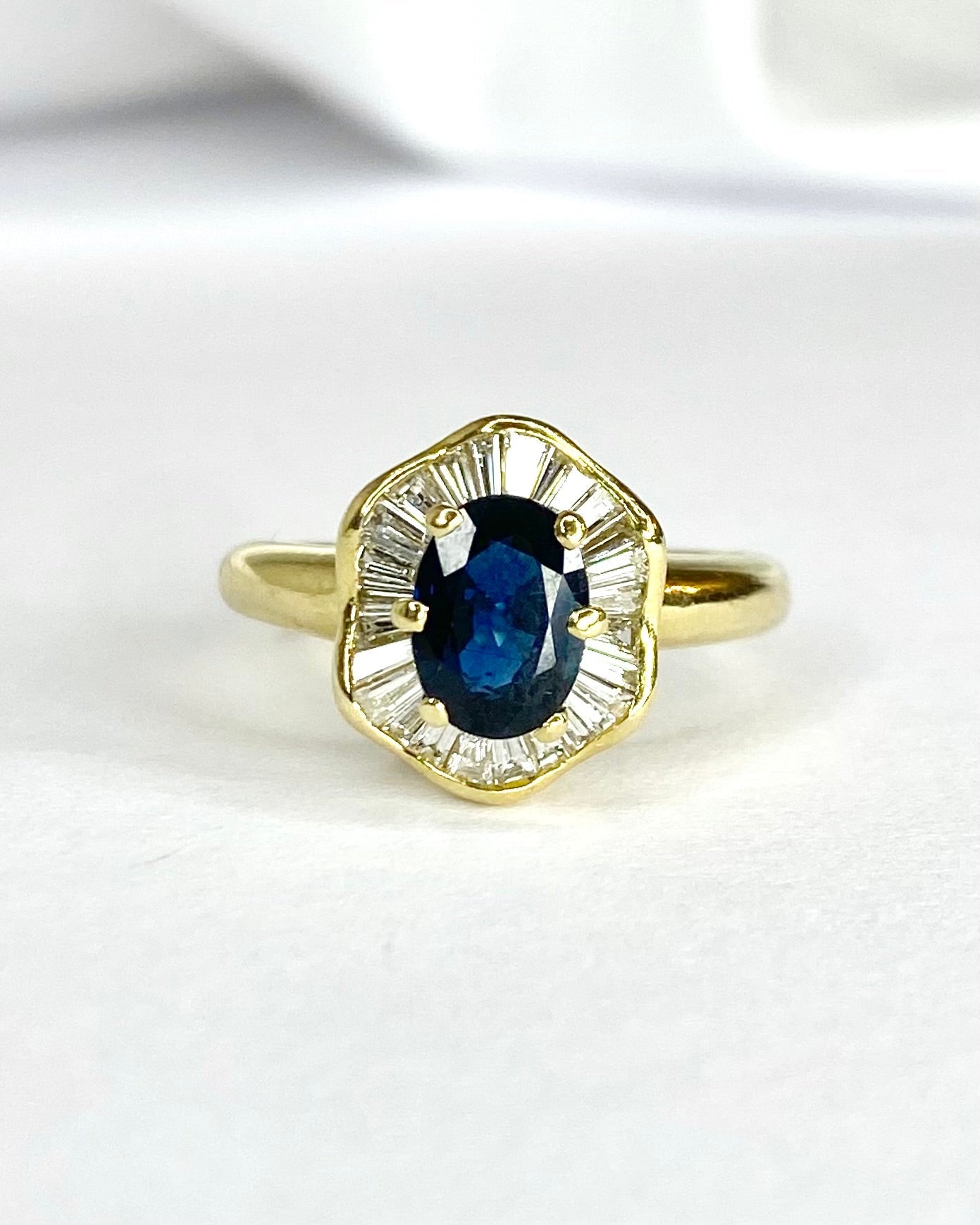 Bague Jupon Saphir 1 carat & Diamants Baguette 0.50 carat "Mélinda" - Elliade Paris