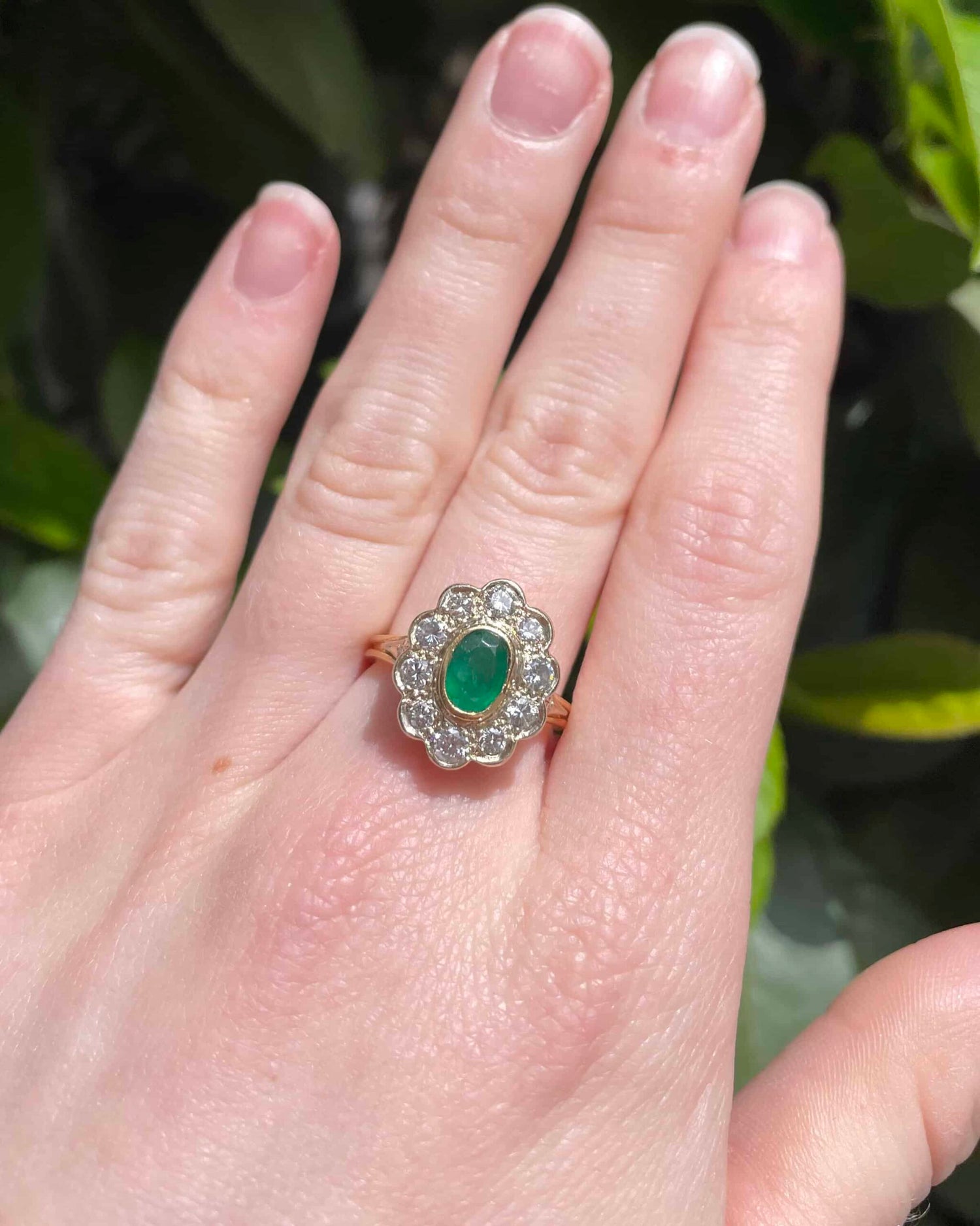 Bague Marguerite Émeraude 0.56 carat & Diamants "Jocelyne" - Elliade Paris