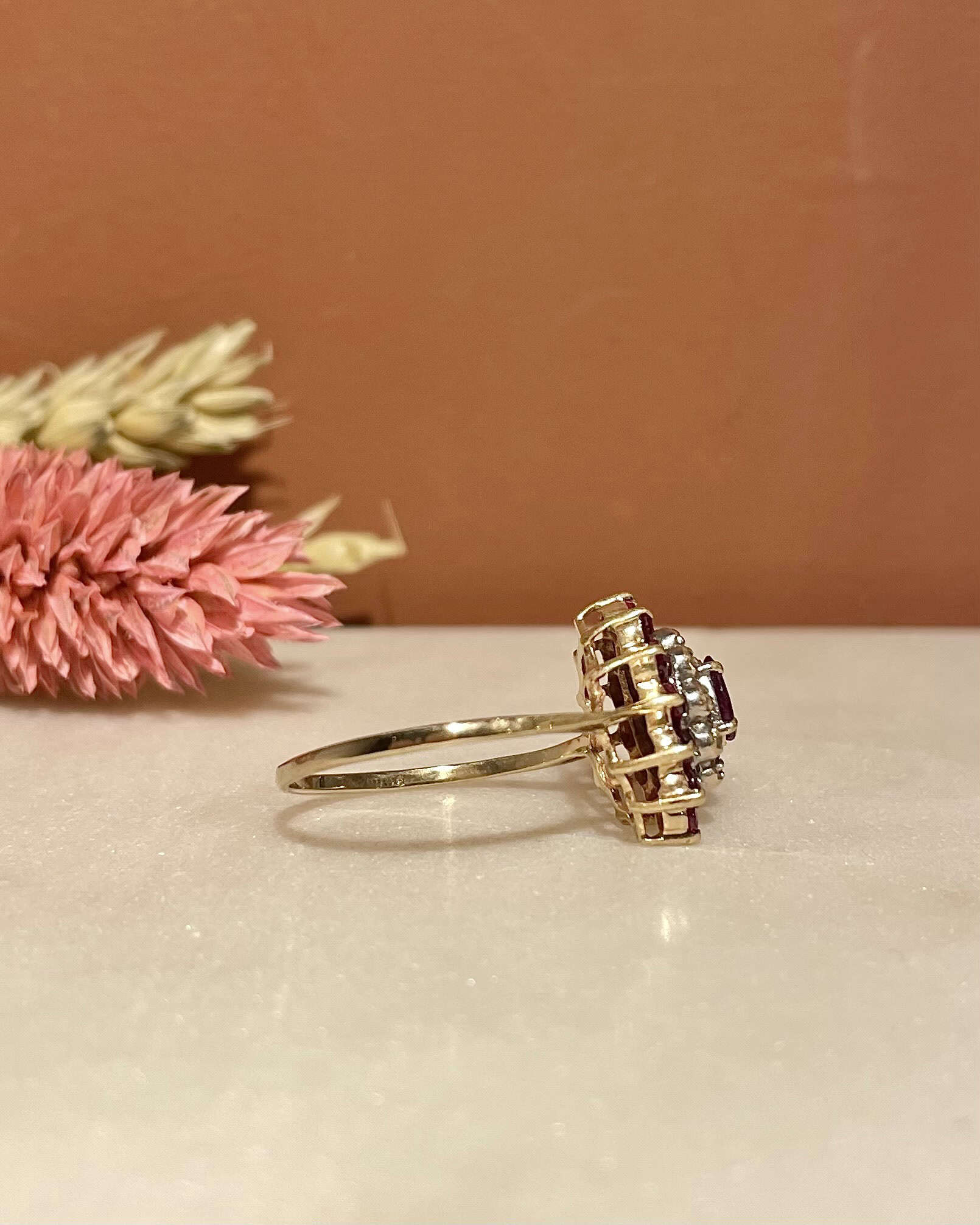 Bague Marguerite 13 Rubis & Diamants "Kensley" - Elliade Paris