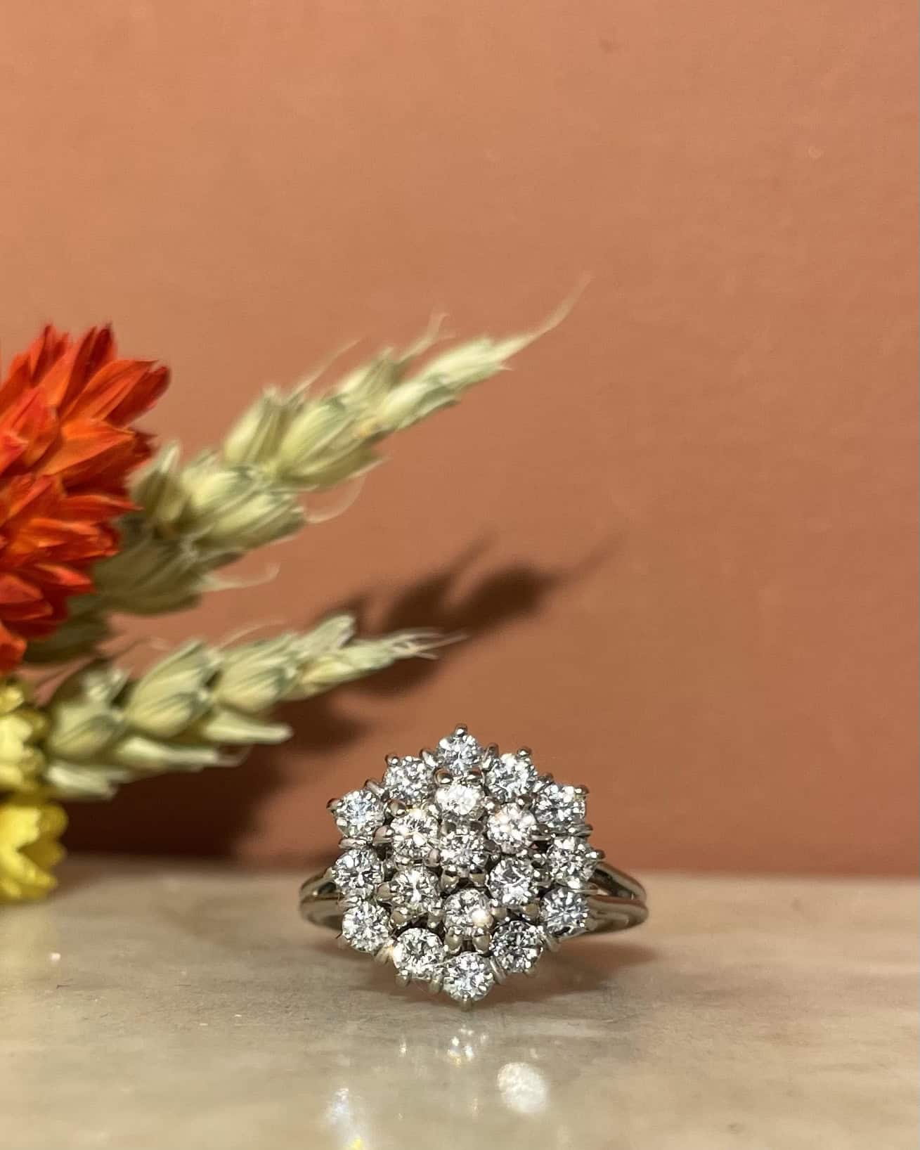 Bague Marguerite 19 Diamants 0.95 carat "Akira" - Elliade Paris