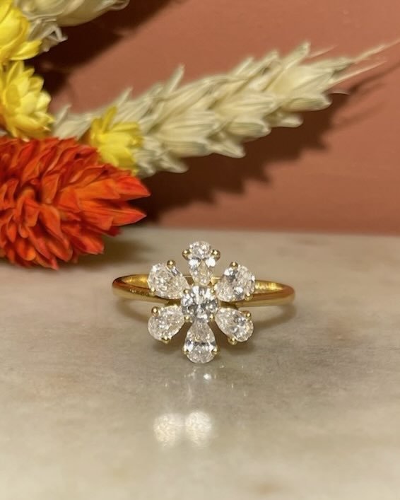 Bague Marguerite 7 Diamants "Edwige" - Elliade Paris