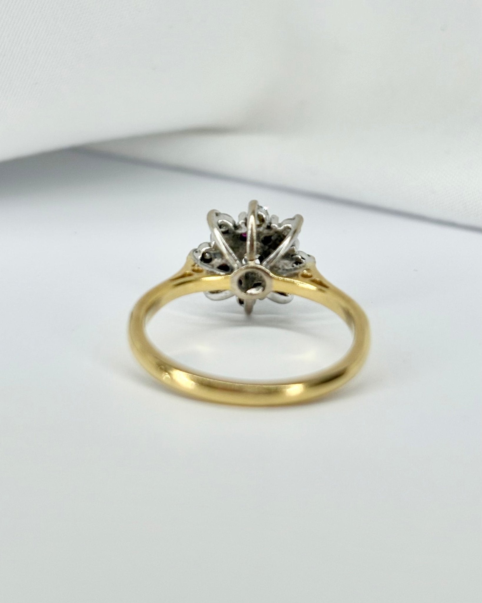 Bague Marguerite 8 Rubis & 9 Diamants "Faustine" - Elliade Paris