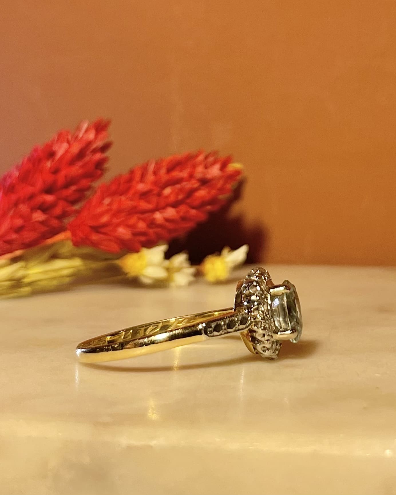 Bague Marguerite Aigue - Marine 1.05 Carat et 10 Diamants "Aubrey" - Elliade Paris