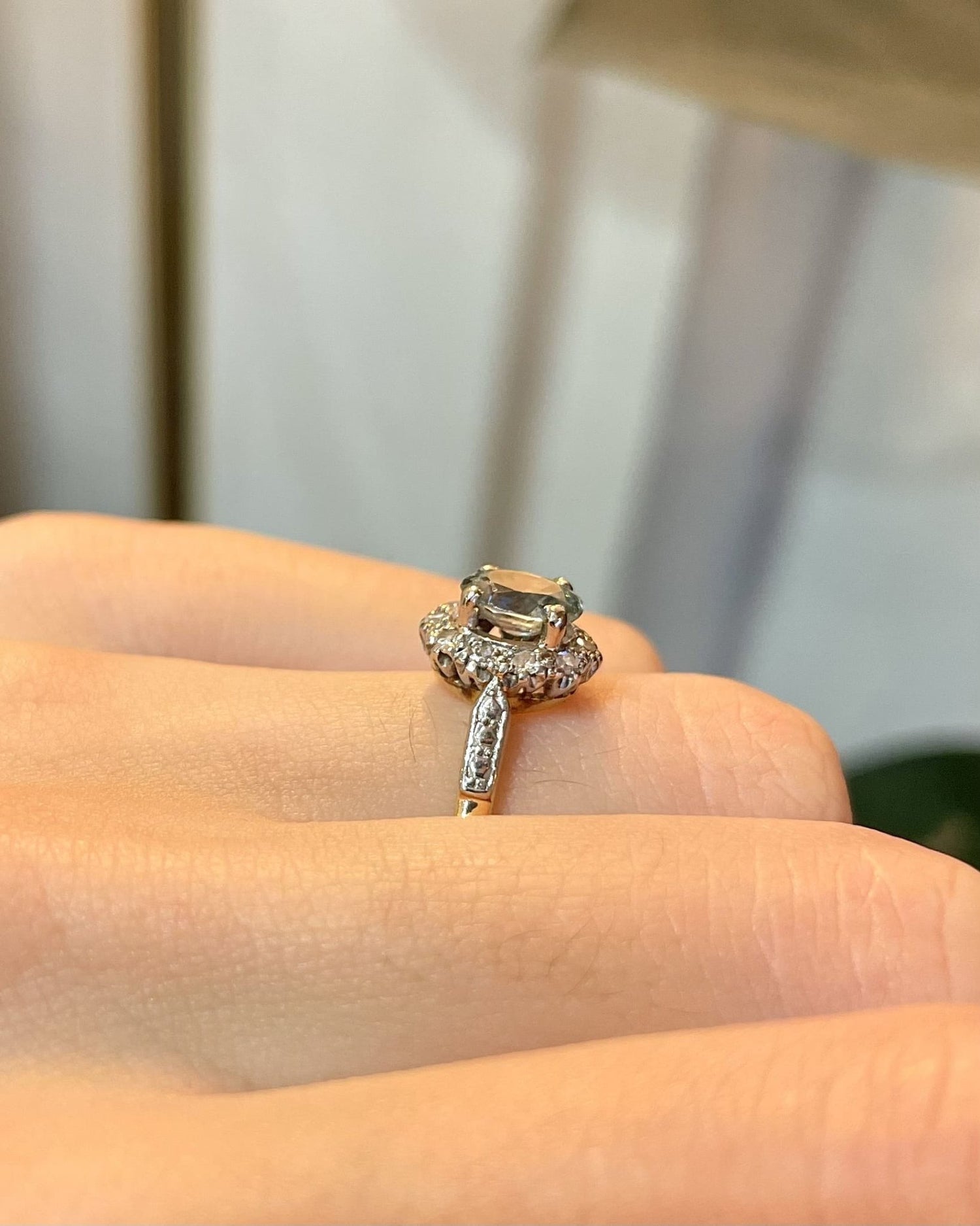 Bague Marguerite Aigue - Marine 1.05 Carat et 10 Diamants "Aubrey" - Elliade Paris