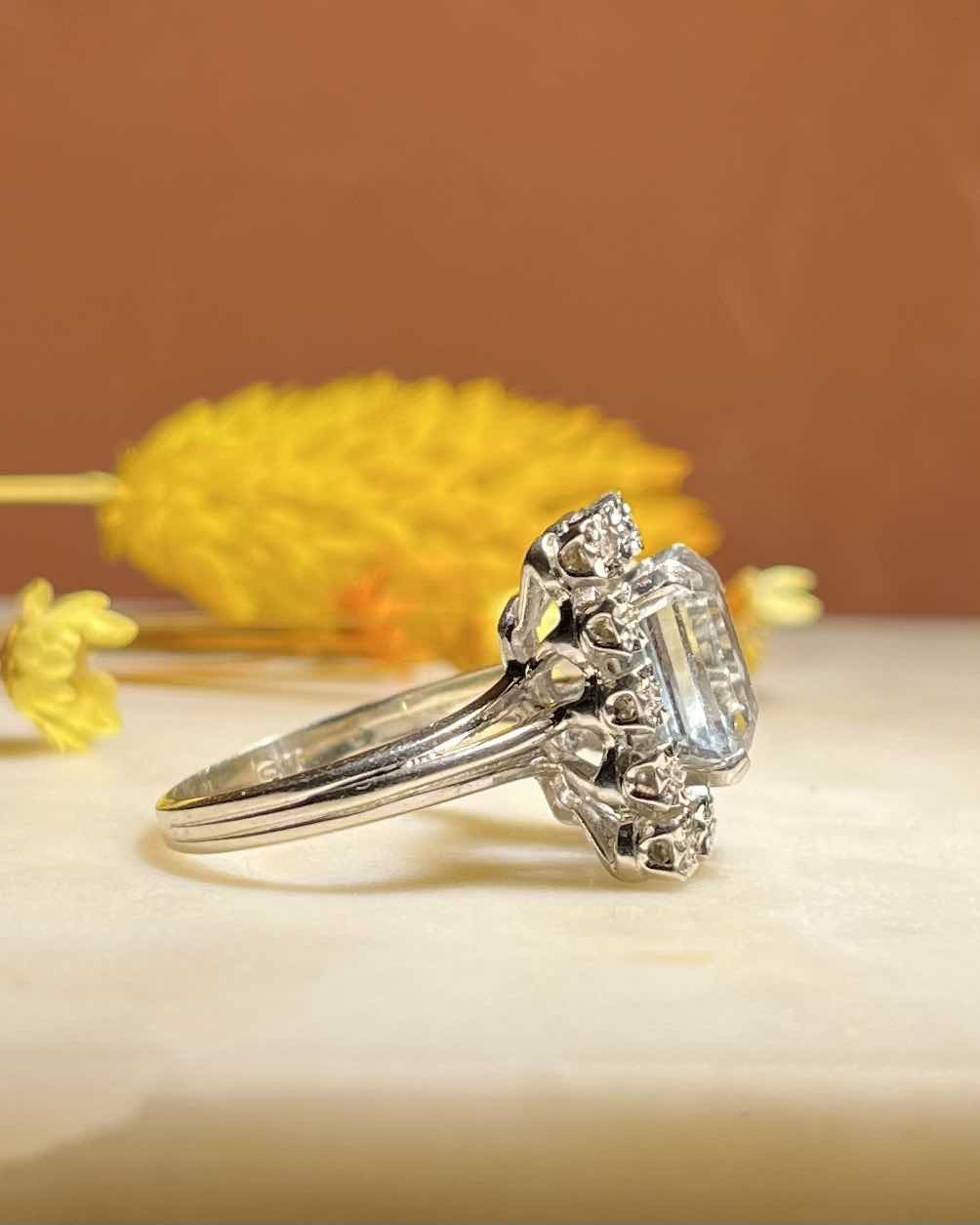 Bague Marguerite Aigue - Marine et Diamants "Sanaé" - Elliade Paris