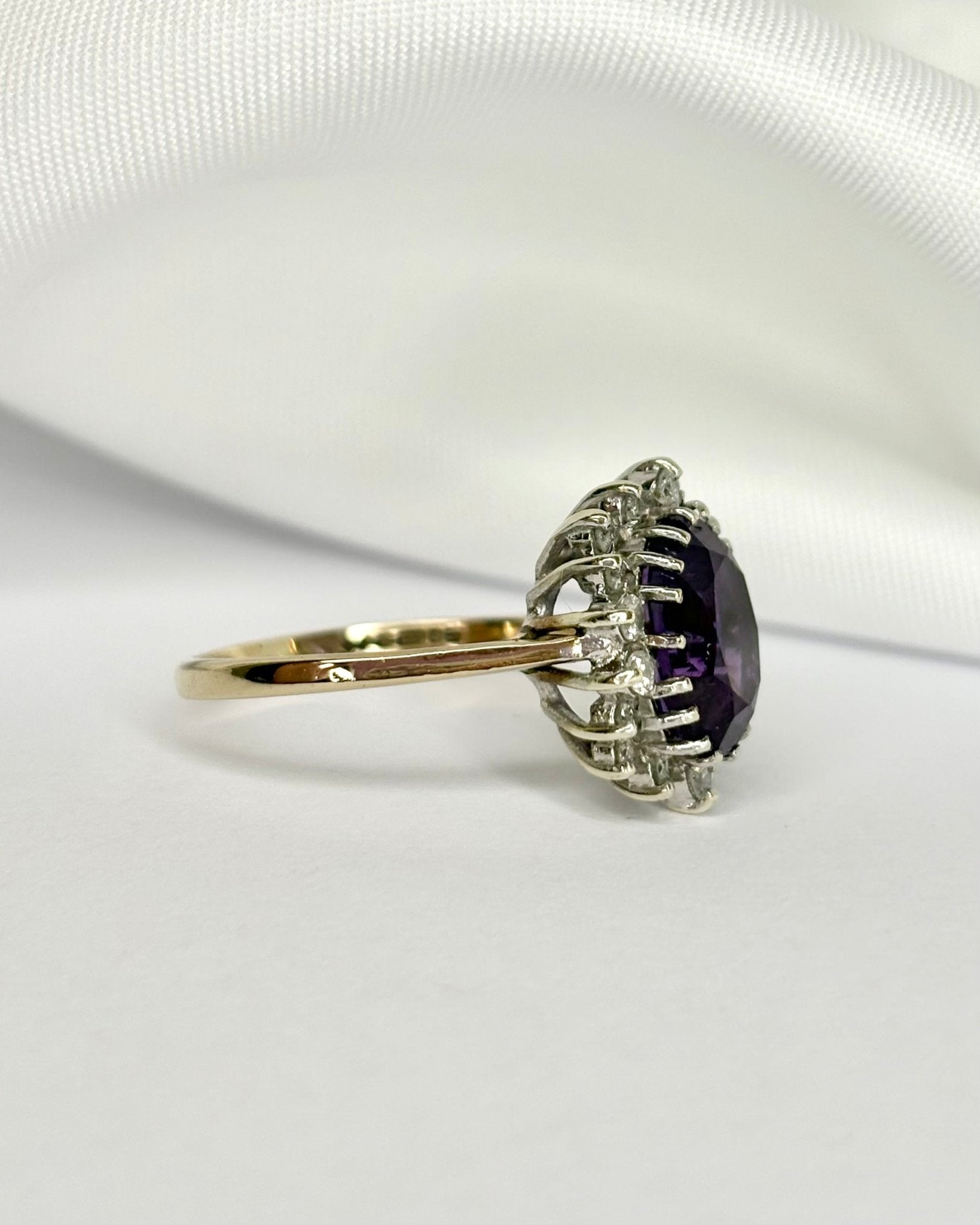 Bague Marguerite Améthyste 2.40 carats & 18 Diamants "Sam" - Elliade Paris