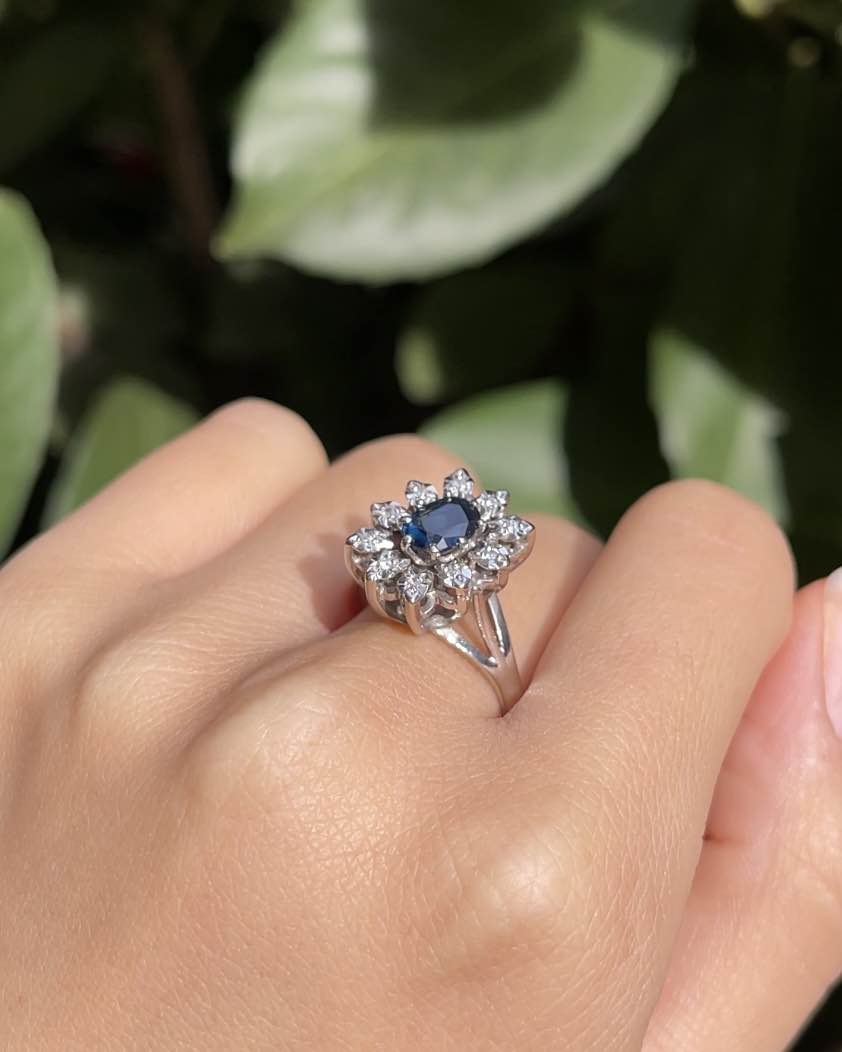 Anillo "Lesly" con margaritas de zafiro y diamantes de 0,70 quilates
