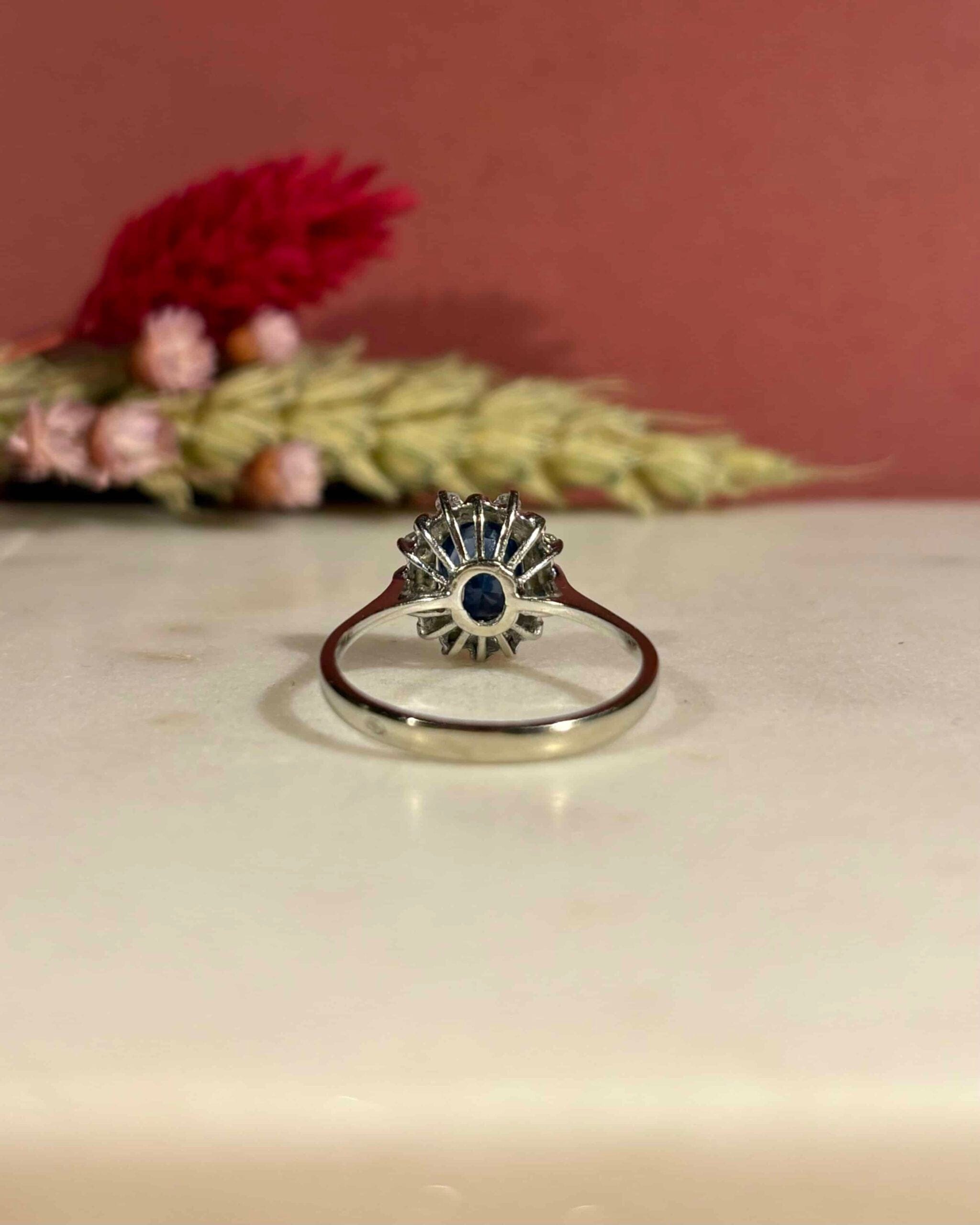 Bague Marguerite Saphir 1.10 Carat & Diamants "Esther" - Elliade Paris