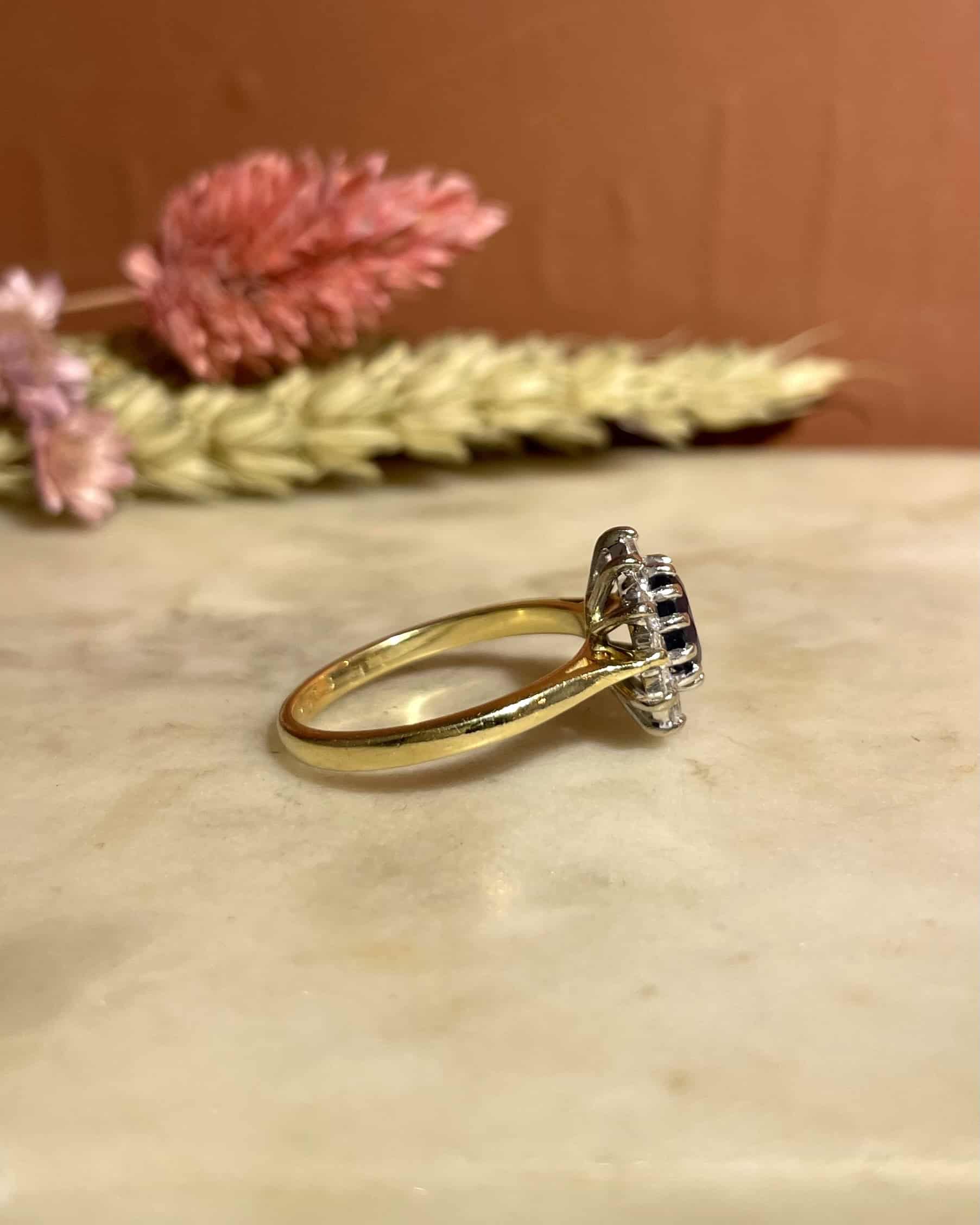 Anillo de zafiro margarita de 1,20 quilates y diamantes "Méryle"
