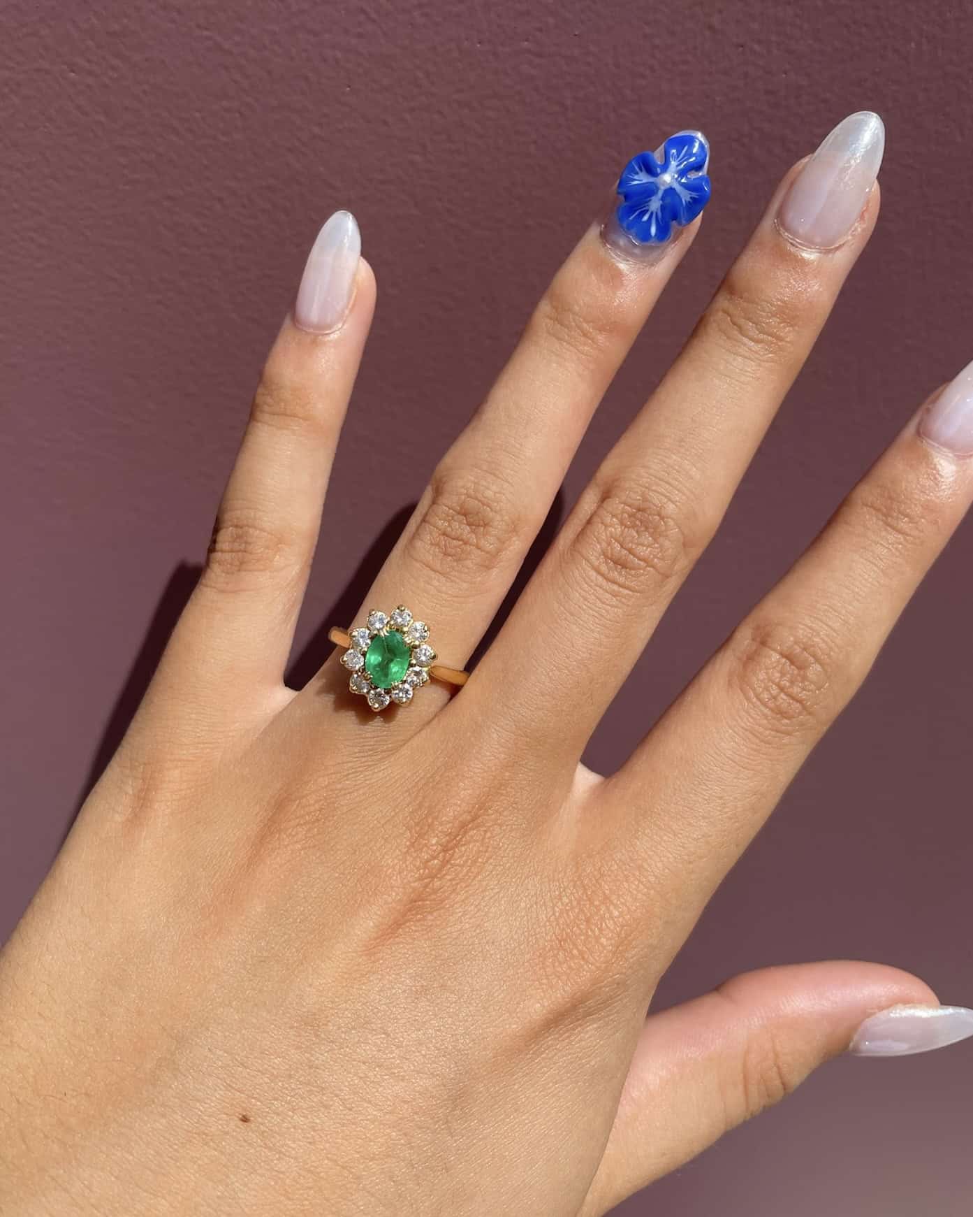 Anillo "Noélia" con margaritas de esmeralda y 10 diamantes