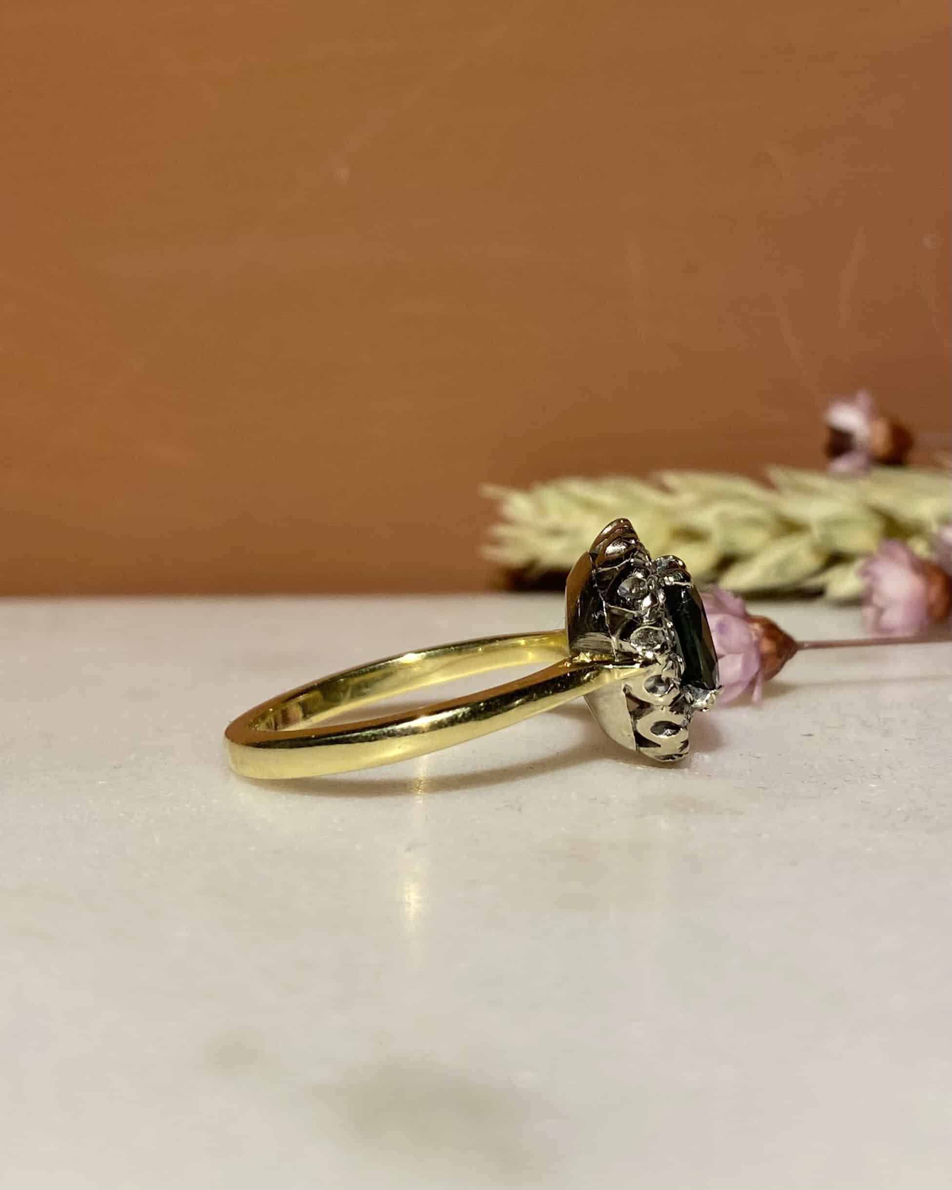 Bague Marguerite Saphir Vert 0.90 carat & Diamants "Ronnie" - Elliade Paris