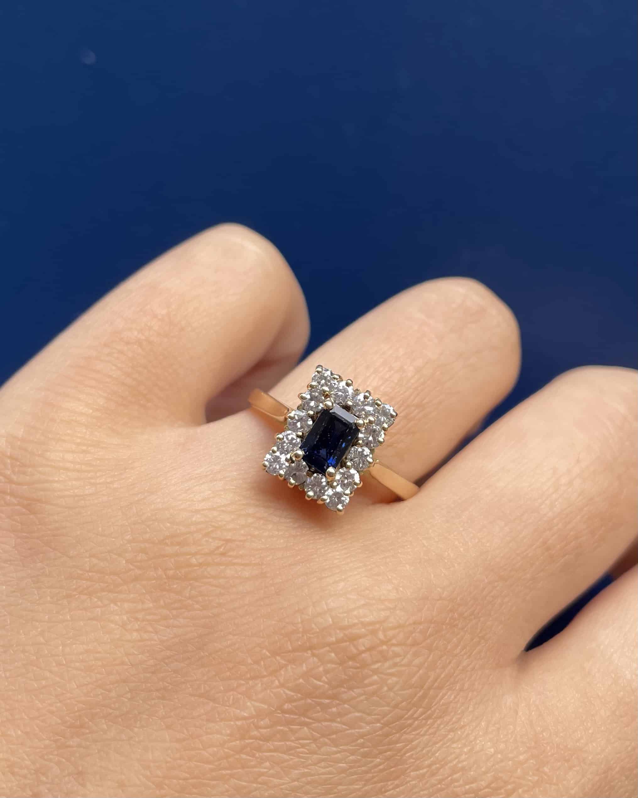 1 Carat Sapphire & Diamond Daisy Ring "Luna"