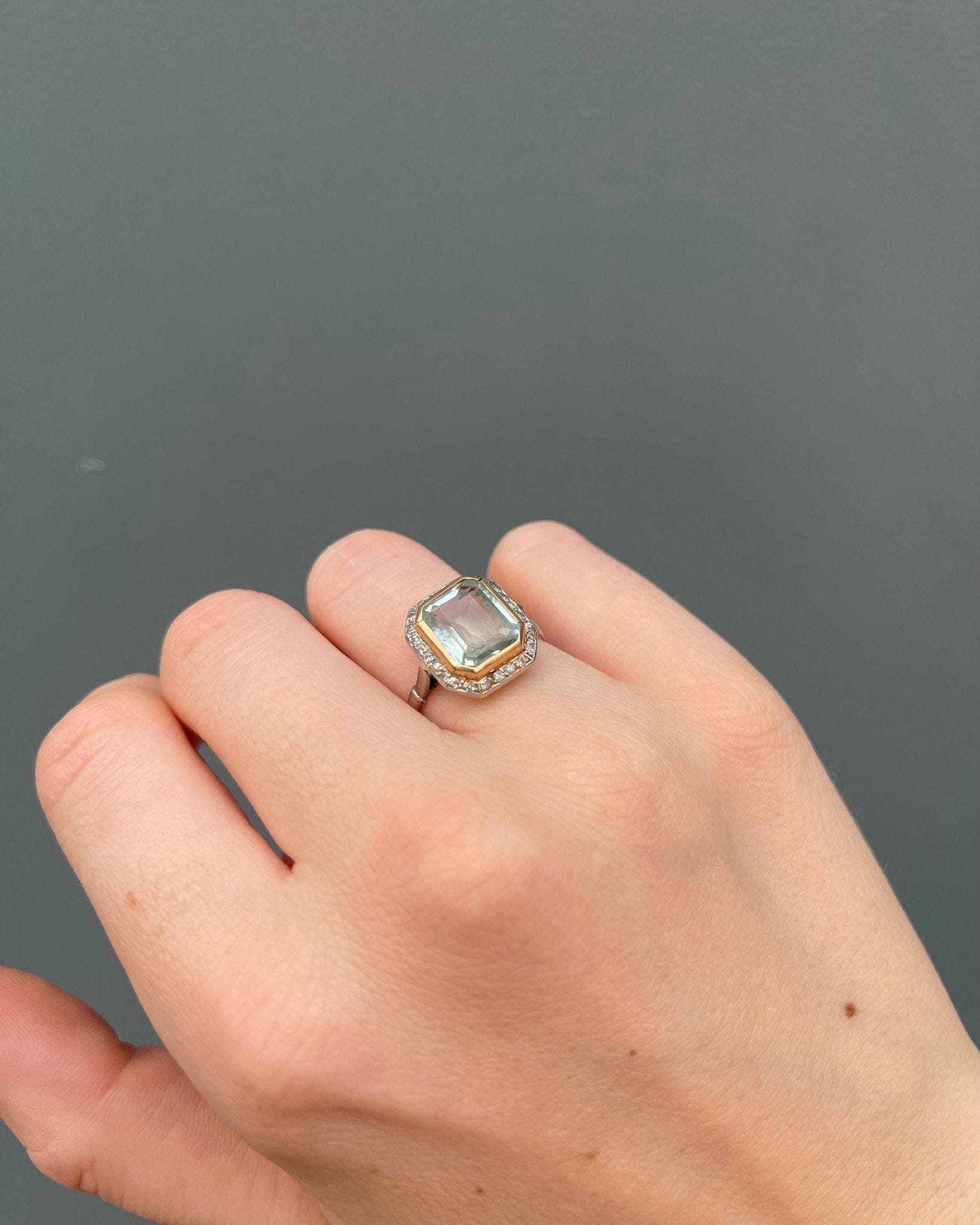 Bague Marguerite Art - Déco Aigue - Marine 3.45 carats & 26 Diamants "Revon" - Elliade Paris