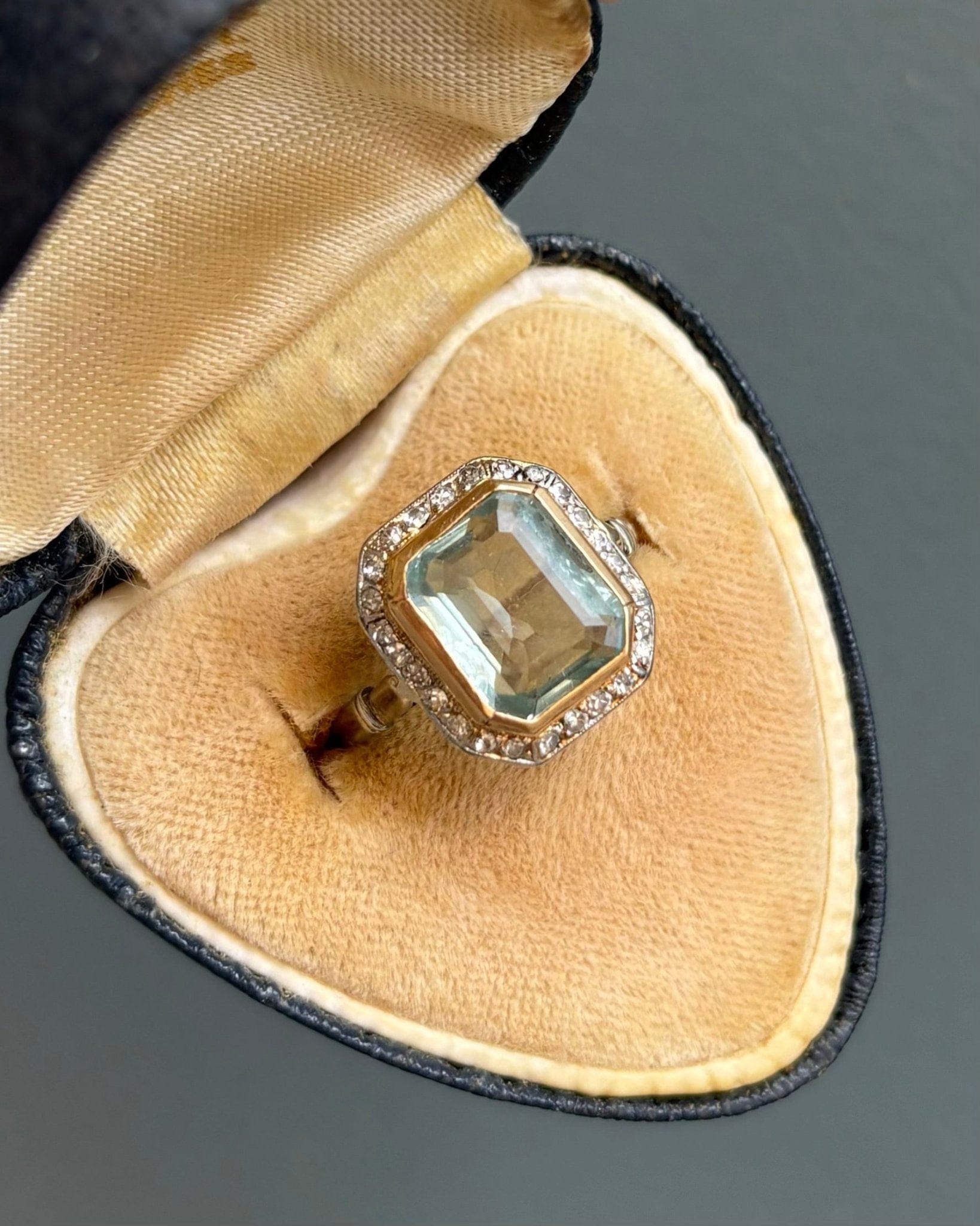 Bague Marguerite Art - Déco Aigue - Marine 3.45 carats & 26 Diamants "Revon" - Elliade Paris