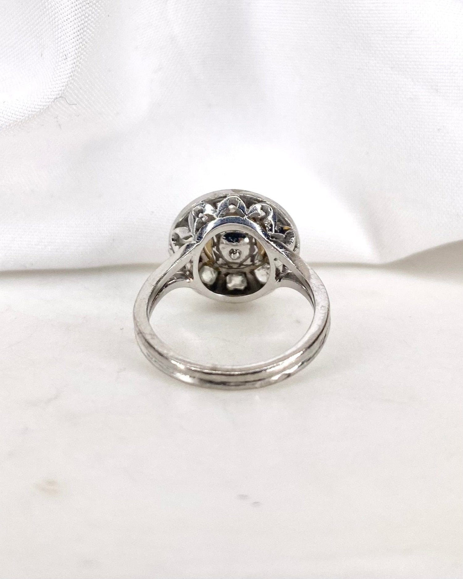 Bague Marguerite Art Déco Diamants 0.40 carat & Perle "Elina" - Elliade Paris